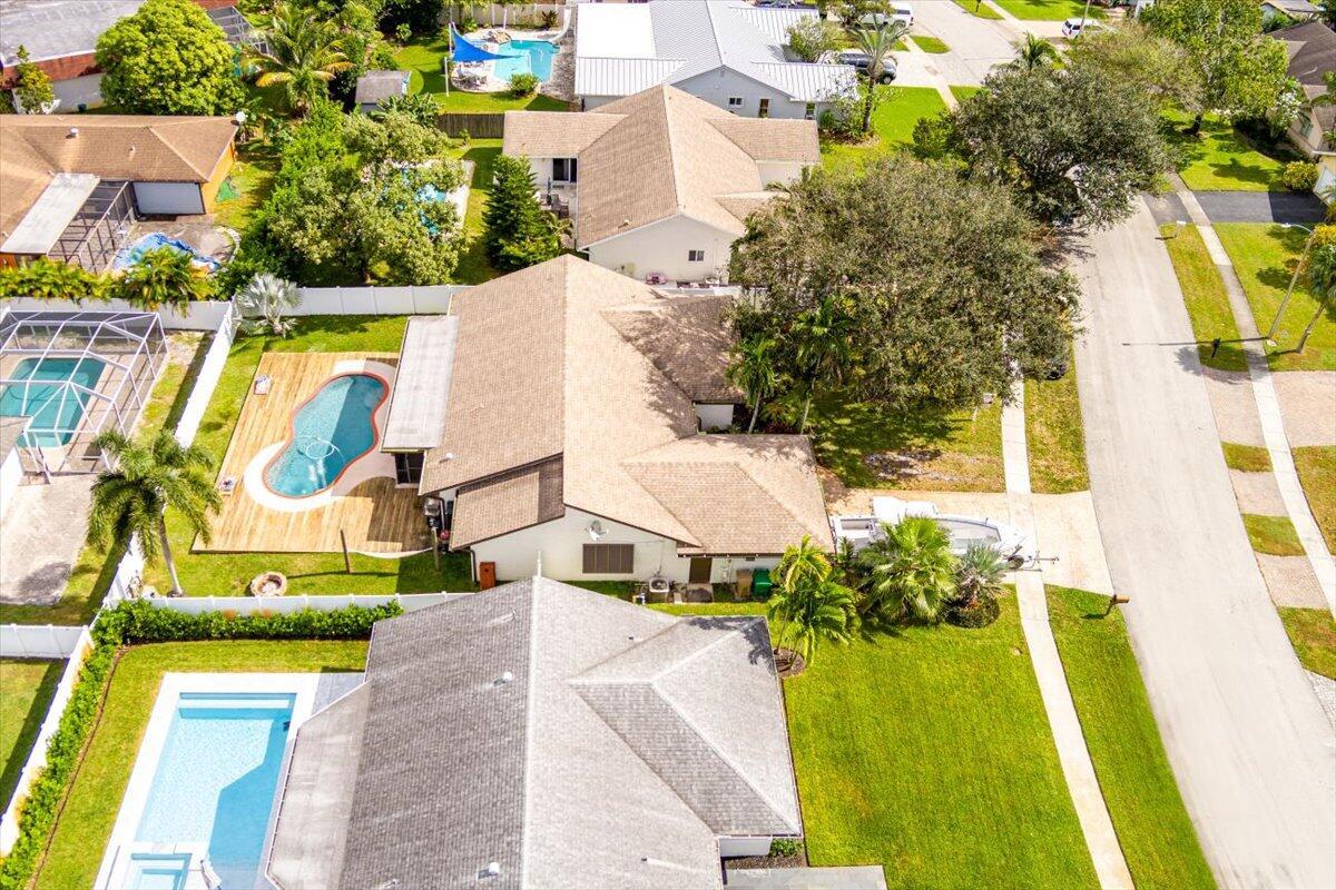 ROLLING HILLS LAKE ESTATE - Residential