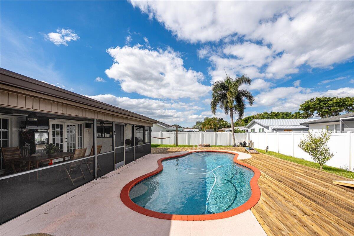 ROLLING HILLS LAKE ESTATE - Residential