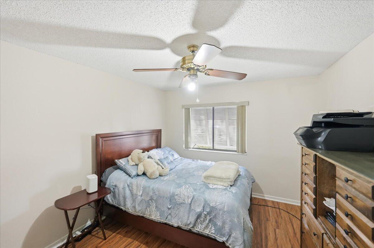 ROLLING HILLS LAKE ESTATE - Residential