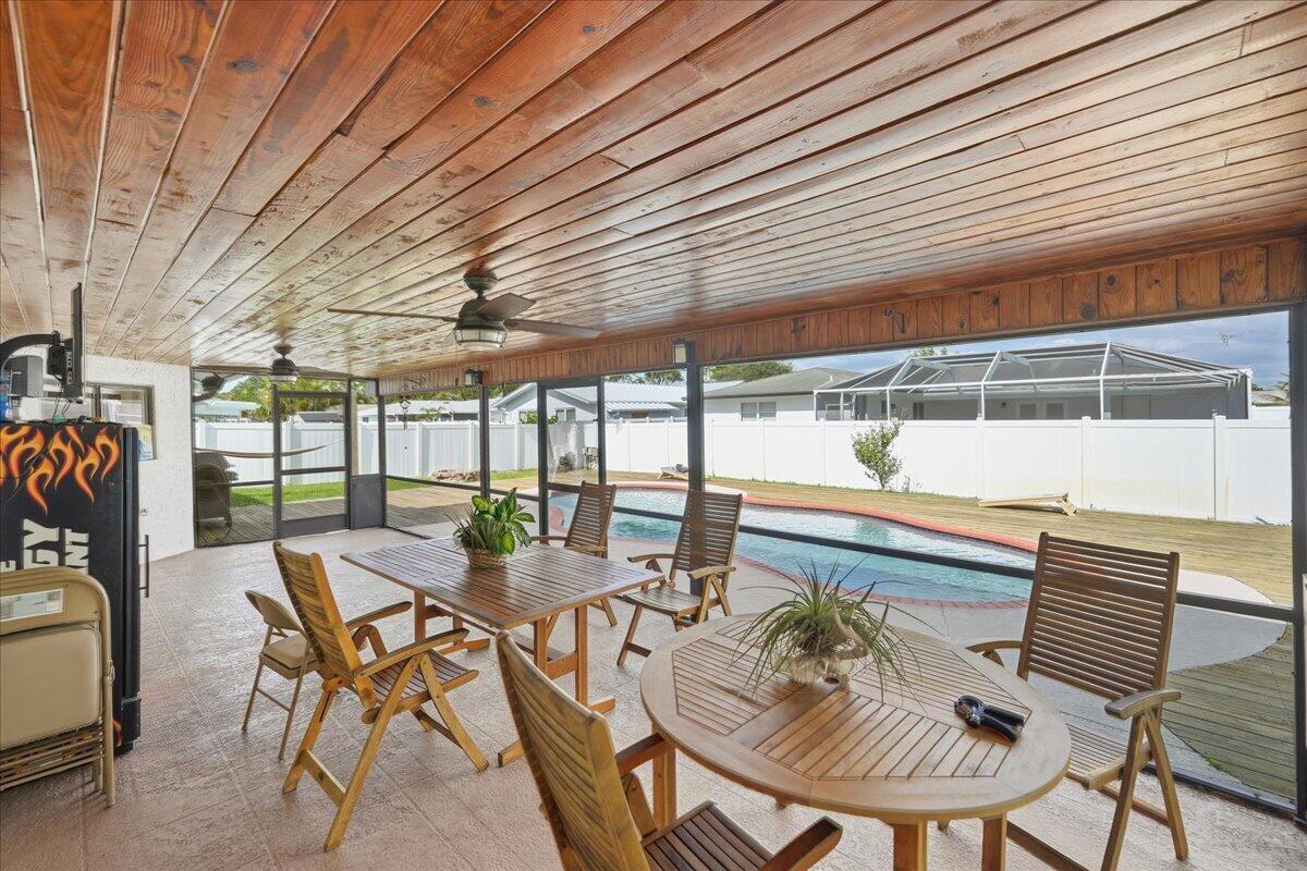 ROLLING HILLS LAKE ESTATE - Residential