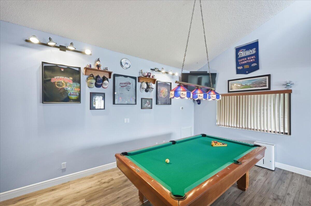 ROLLING HILLS LAKE ESTATE - Residential