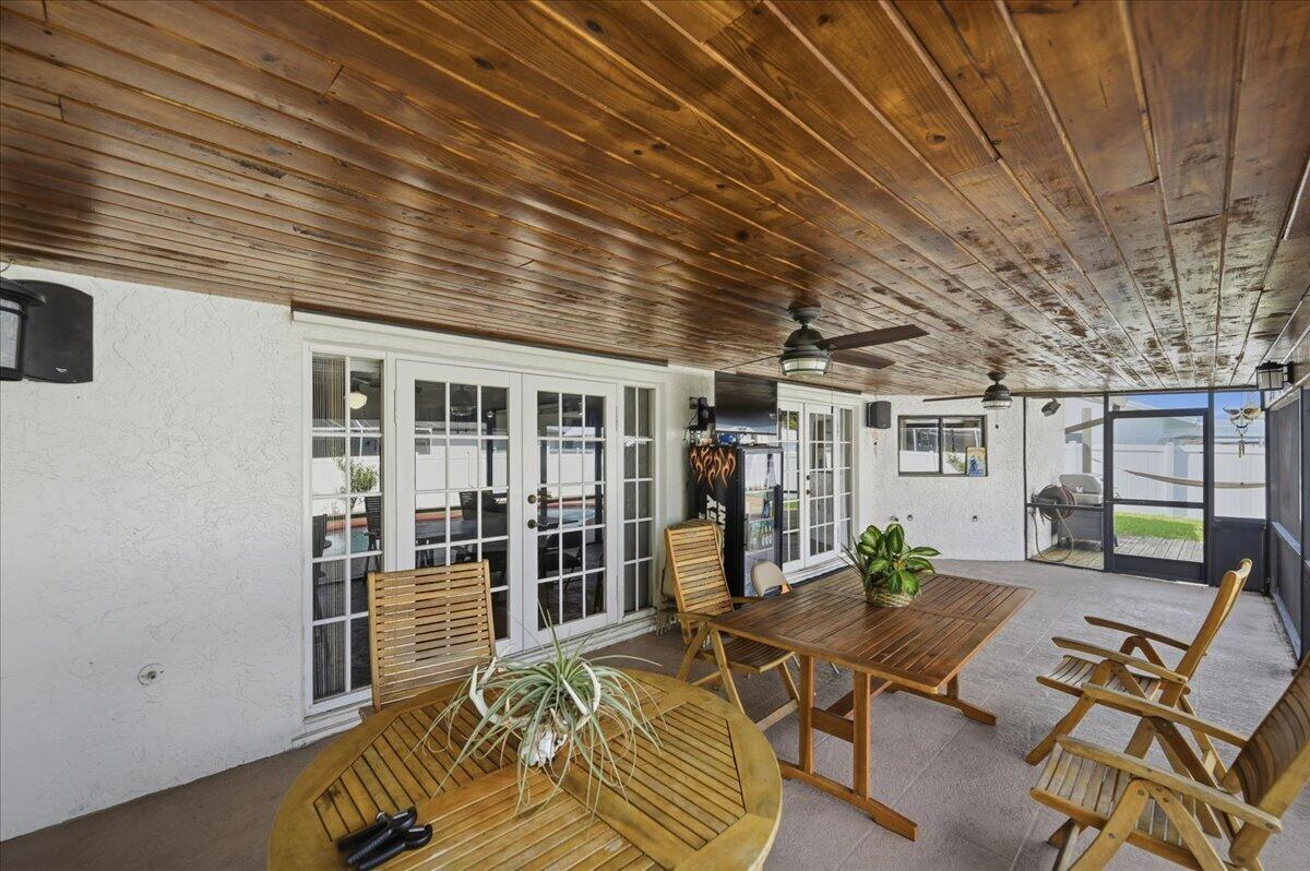 ROLLING HILLS LAKE ESTATE - Residential