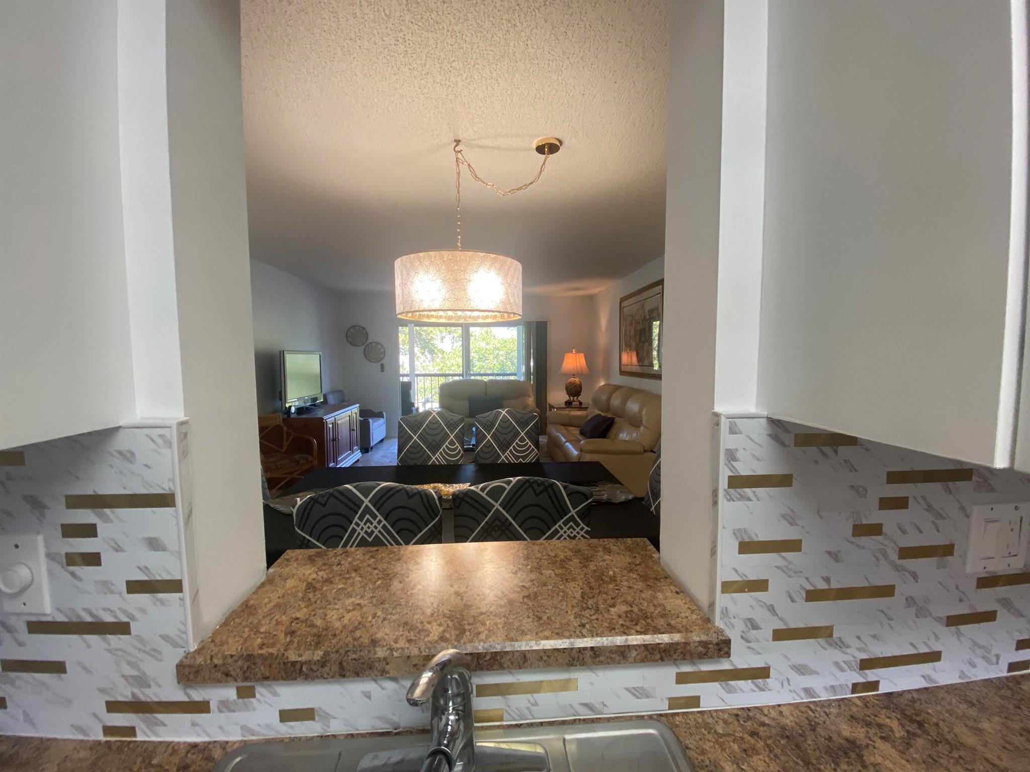 7185 Huntington Lane 405