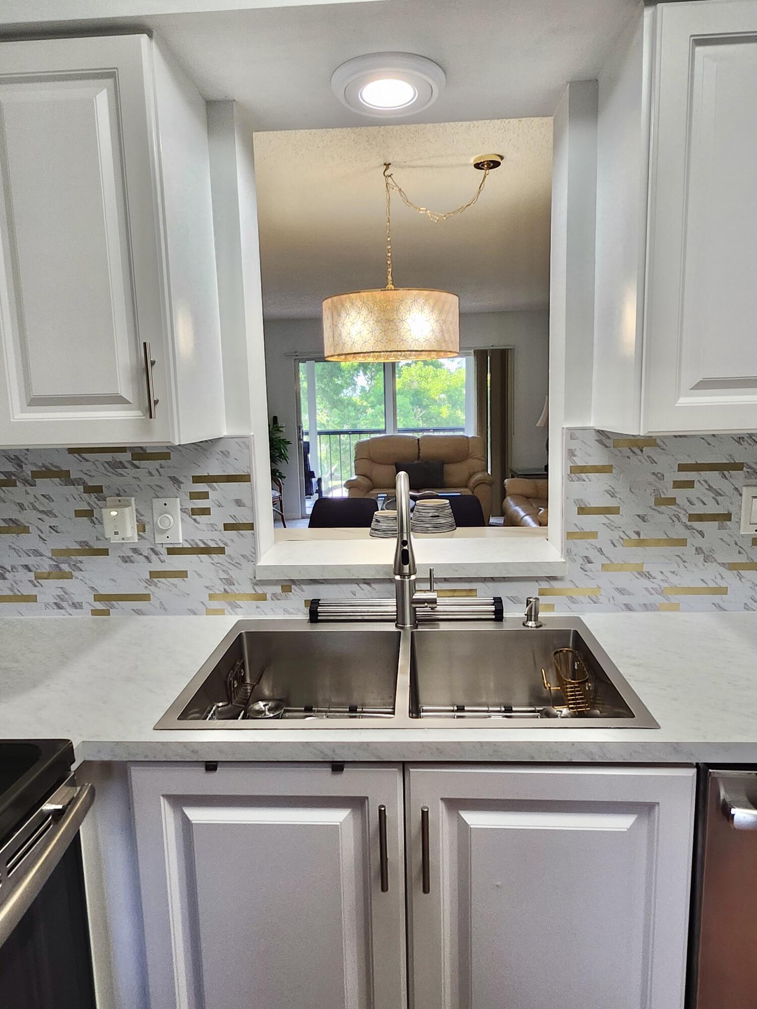 7185 Huntington Lane 405