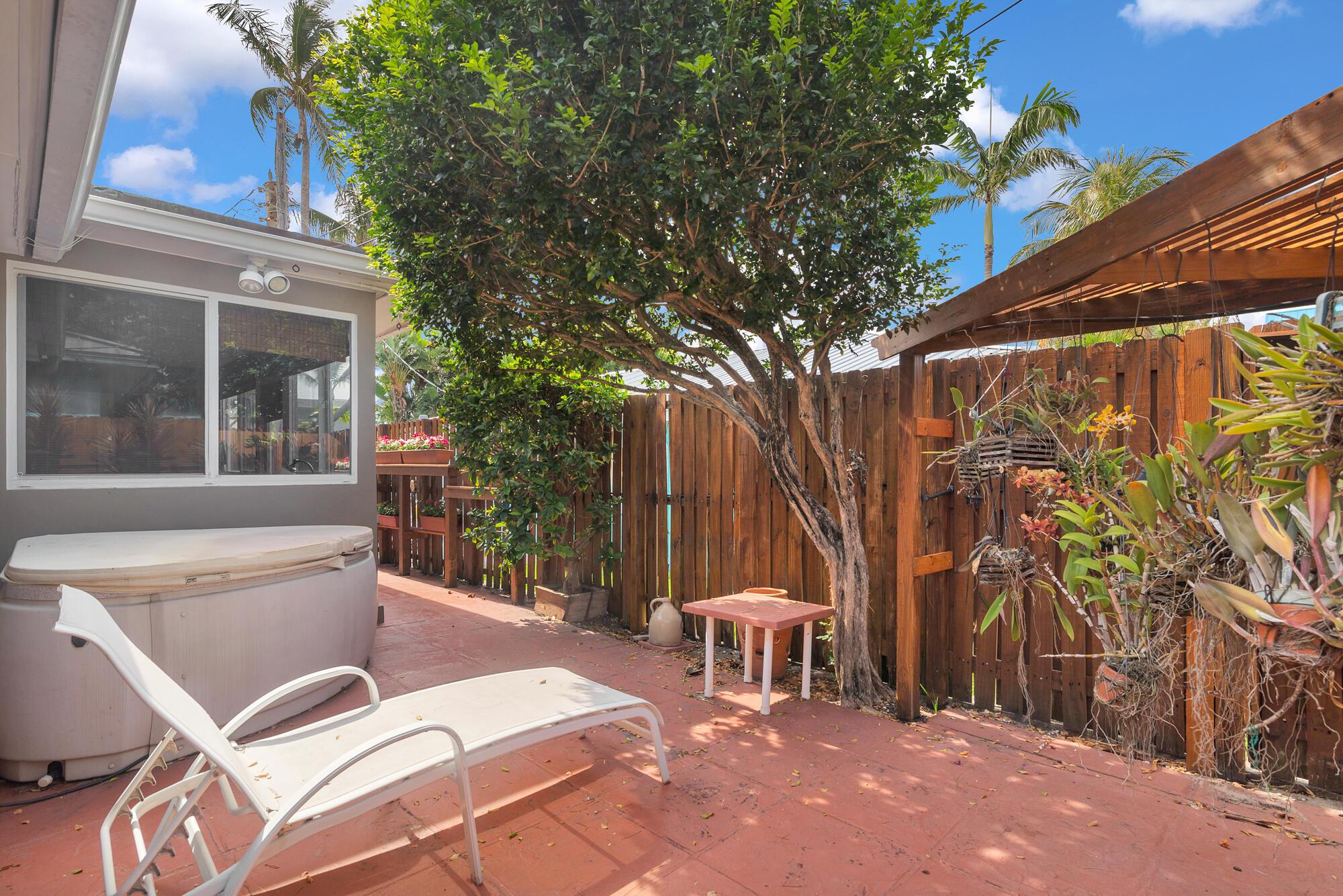 PALM BEACH SHORE ACRES - Residential
