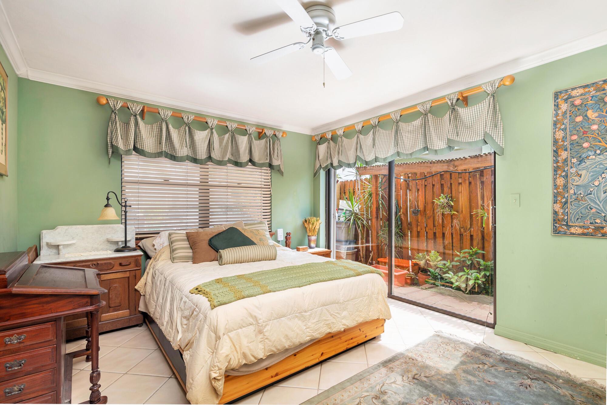 PALM BEACH SHORE ACRES - Residential