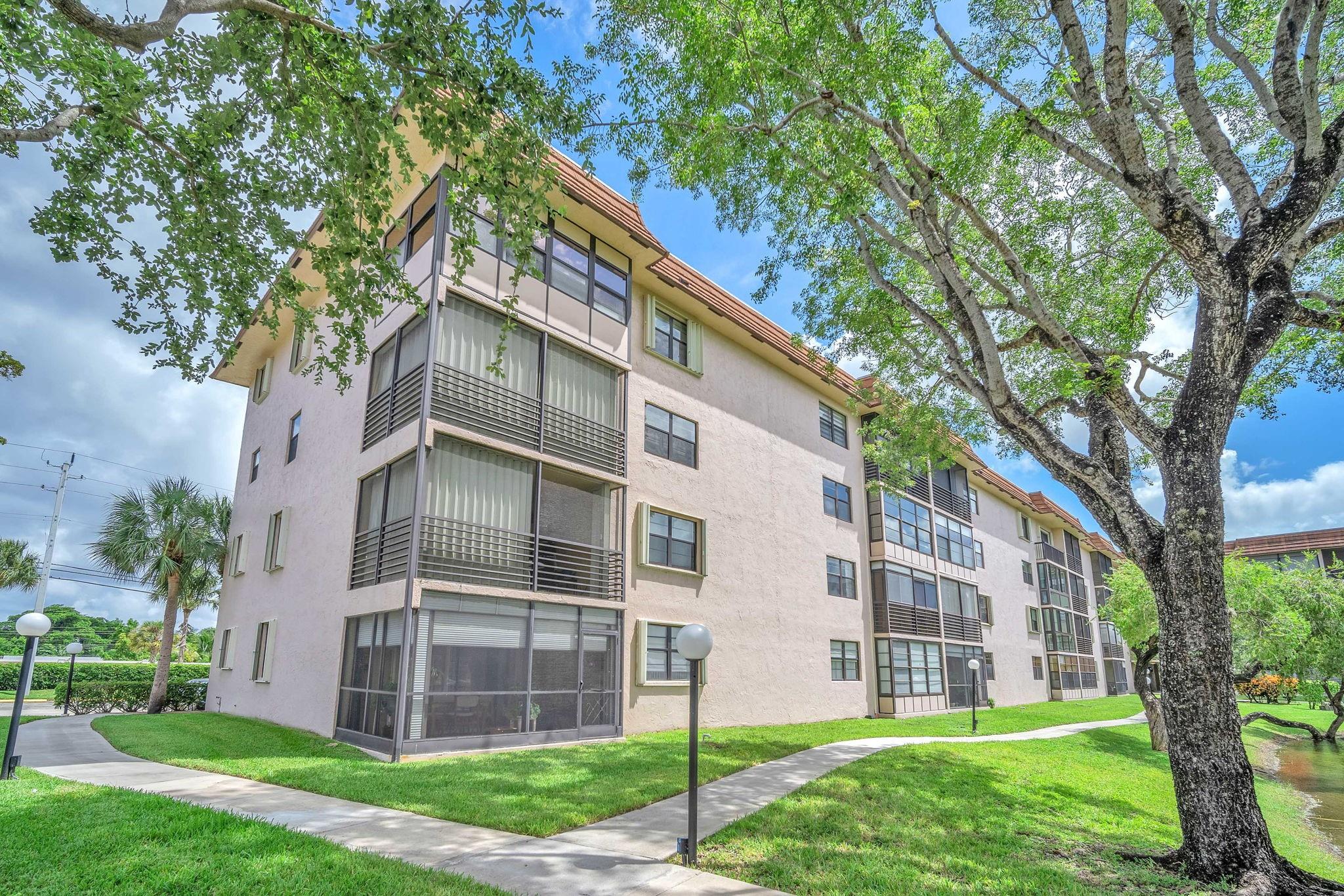 LAKES OF CARRIAGE HILLS - Residential