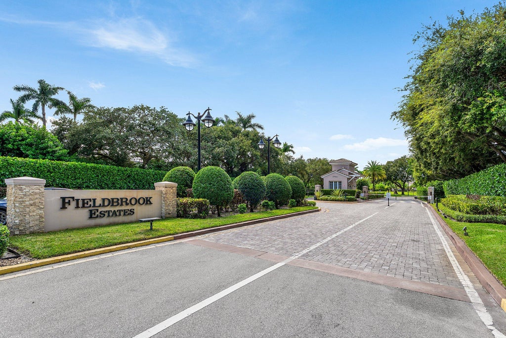 Photo of 17888 Fieldbrook Circle E, Boca Raton, FL 33496 (MLS # B26089421)