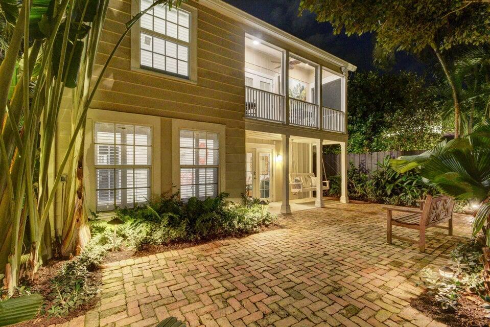 235 Dyer Road Treehouse