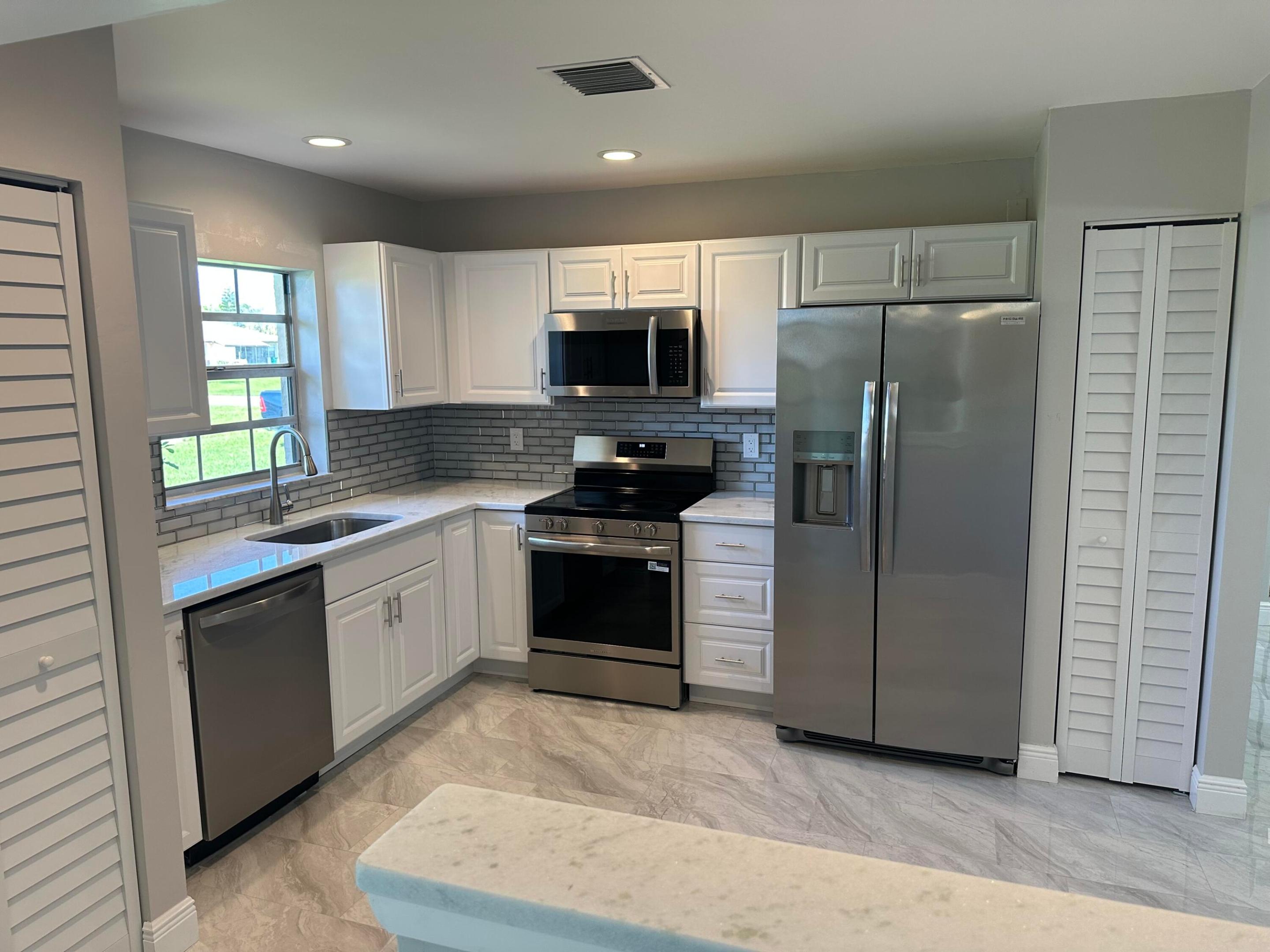 THE GROVE CONDOMINIUM SECTION 1 - Residential