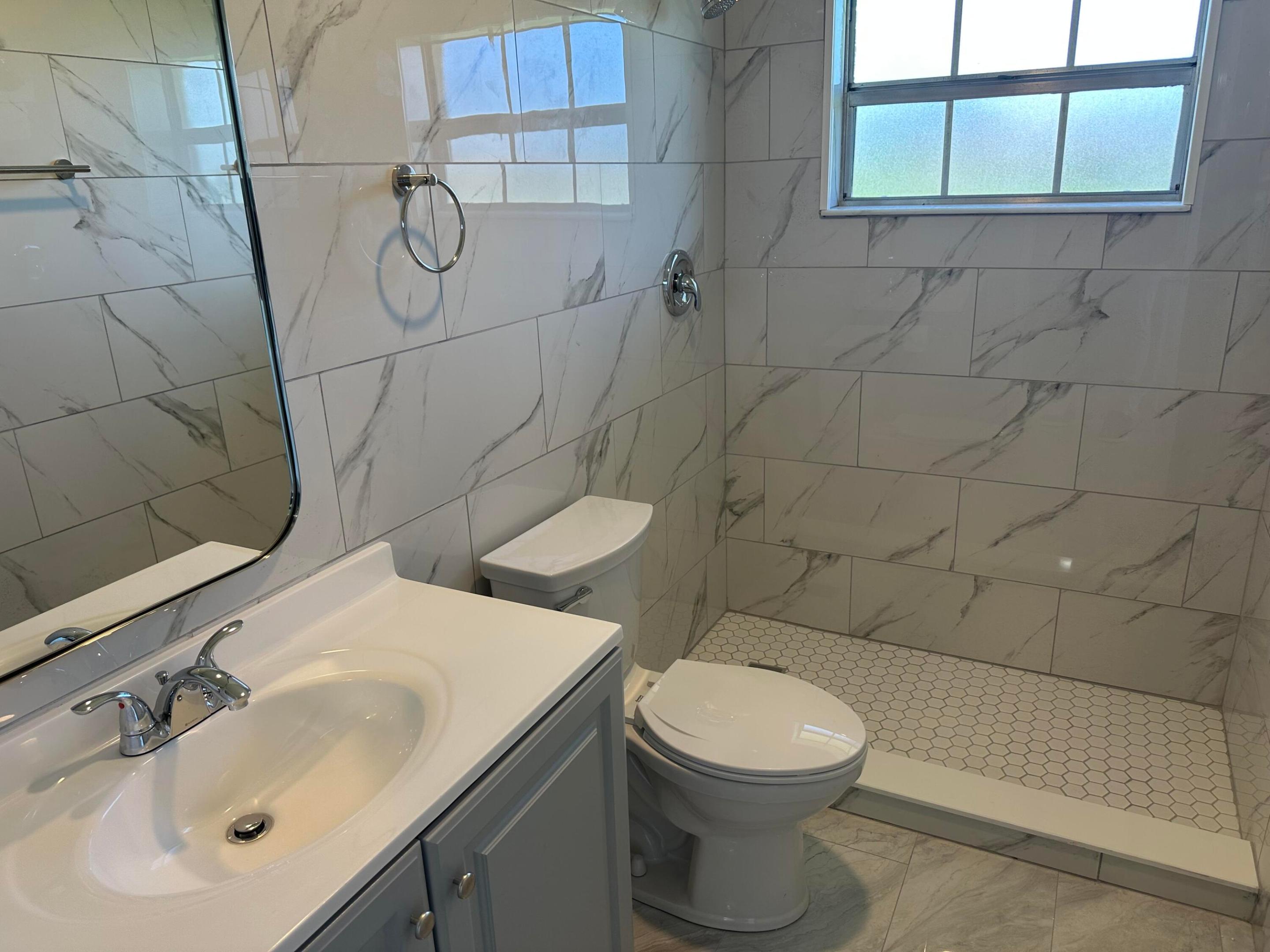 THE GROVE CONDOMINIUM SECTION 1 - Residential