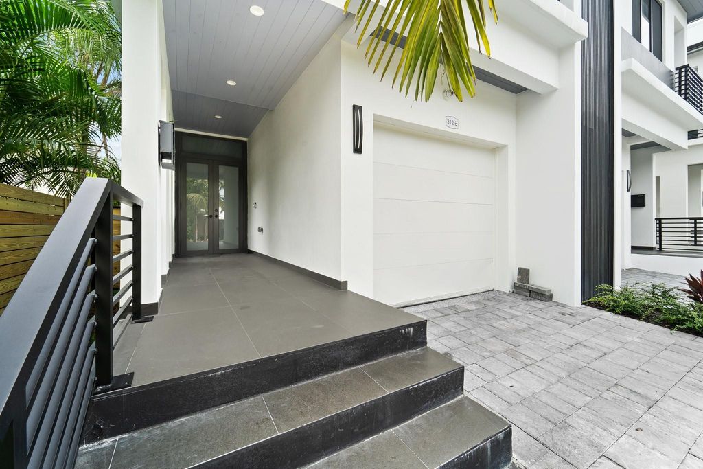 Photo of 312 NE 14th Ave #B, Fort Lauderdale, FL 33301 (MLS # F10386887)