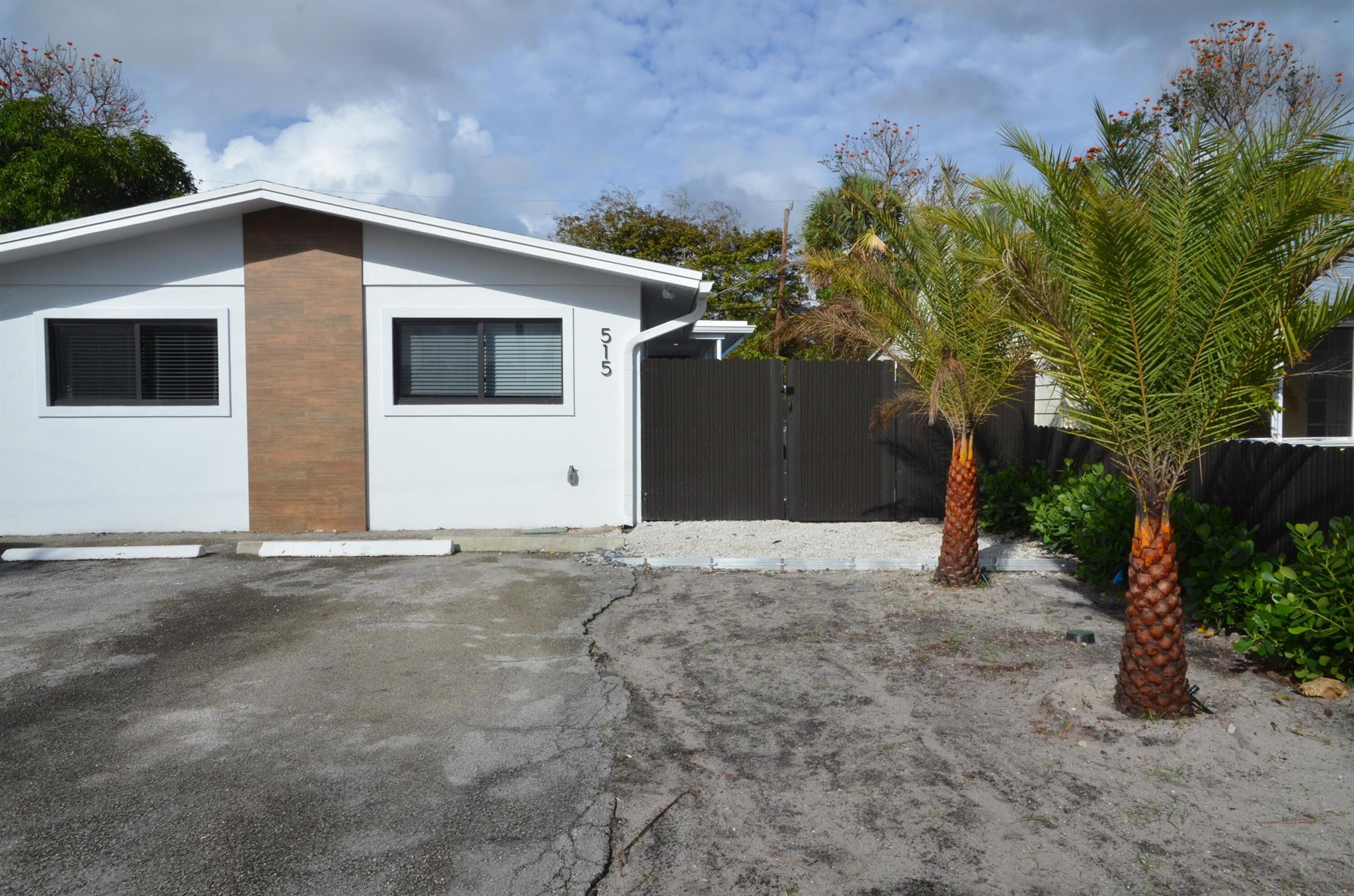 Beautiful, completely updated 2 bedroom 1 bath unit located in West Palm Beach. Conveniently located near shops and great restaurants , only minutes from downtown. Will feature all new appliances, tankless hot water, brand new AC, impact windows , spacious closets, and brand new washer & dryer.Great space to call home !