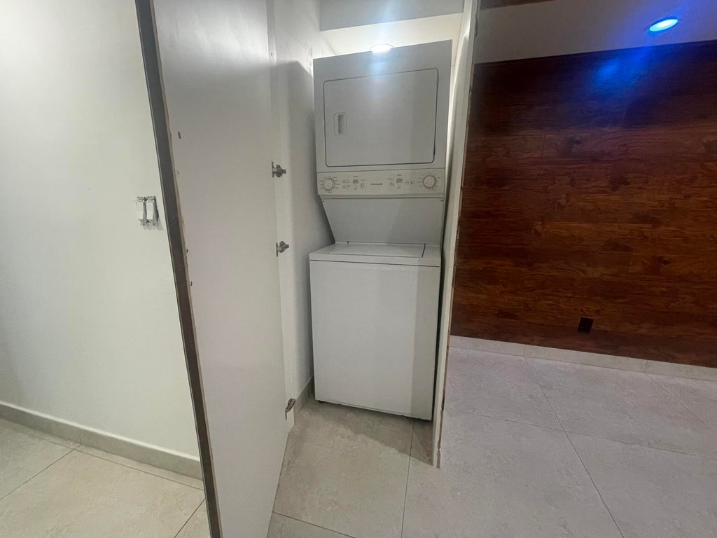Photo of 725 S 20TH Avenue #1, Hollywood, FL 33020 (MLS # B26073777)