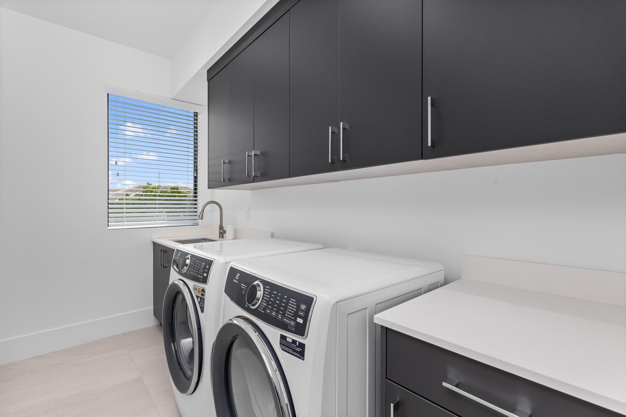 DELRAY MANORS - Residential