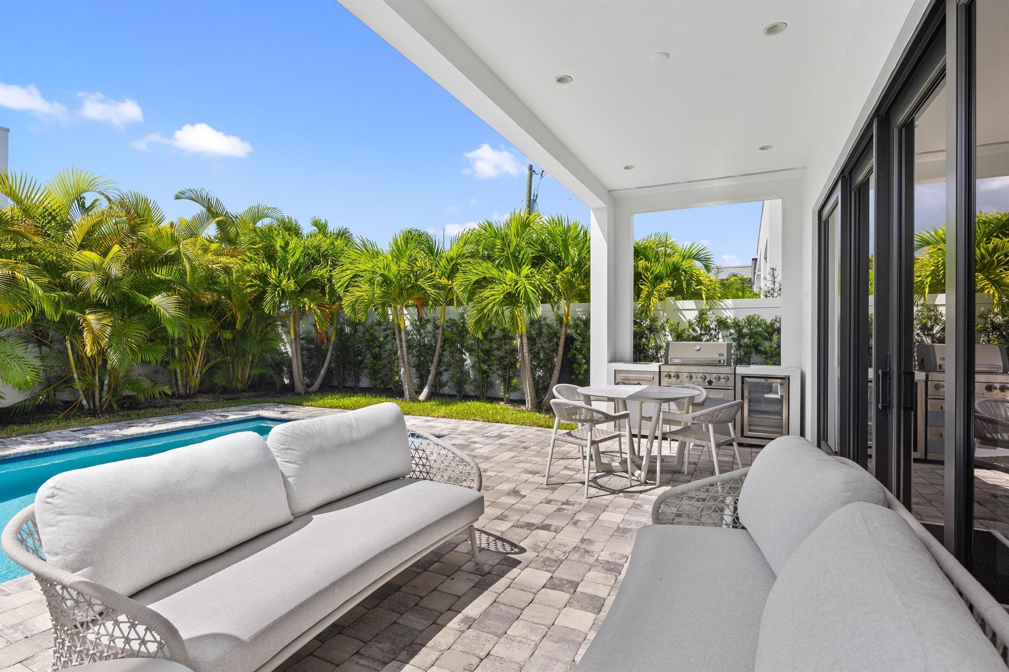 DELRAY MANORS - Residential