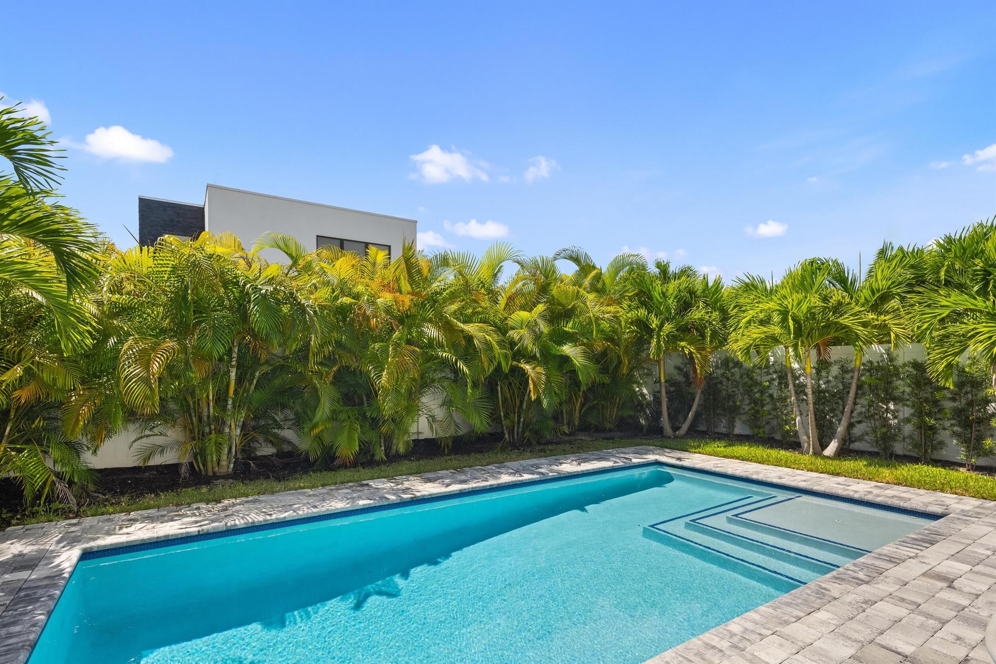 DELRAY MANORS - Residential