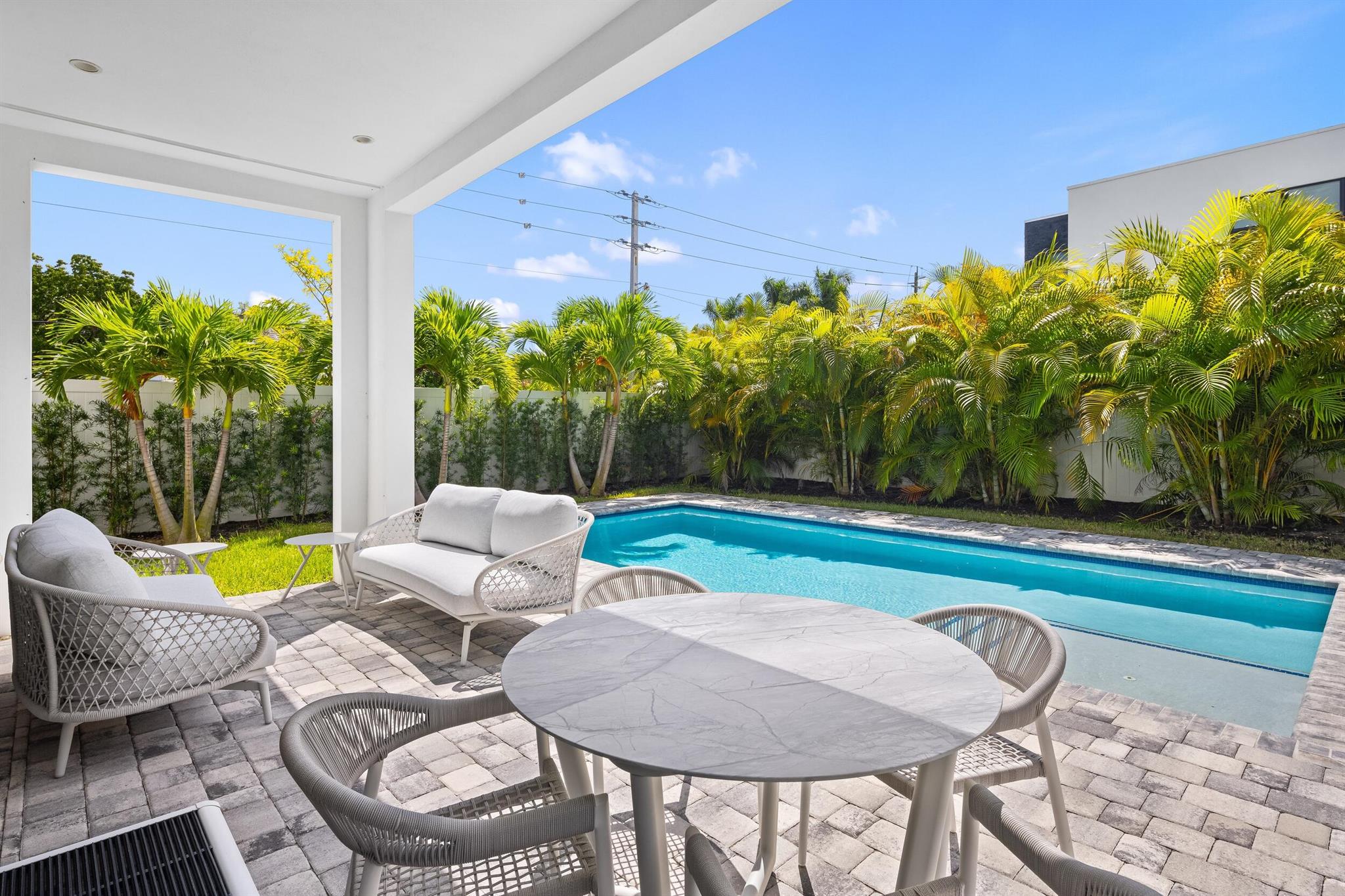 DELRAY MANORS - Residential