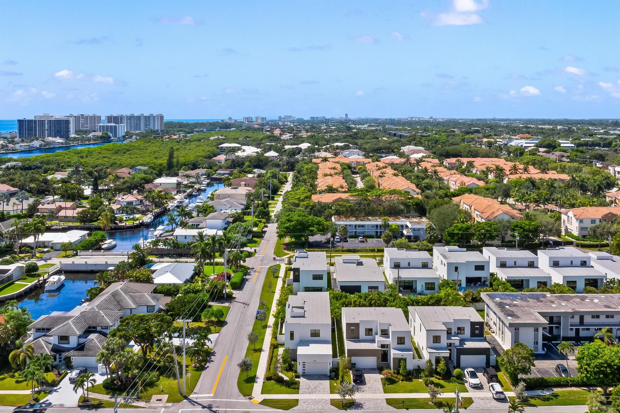 DELRAY MANORS - Residential