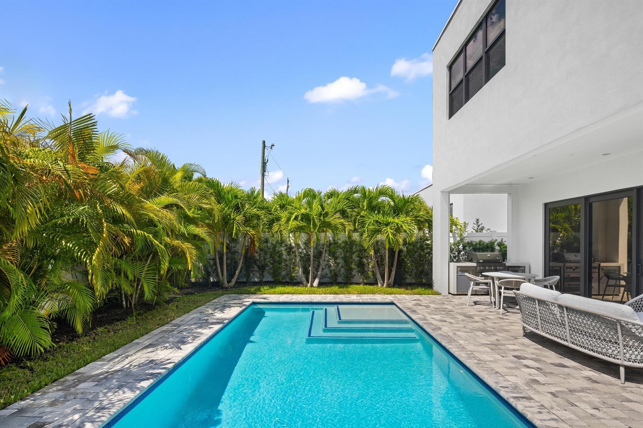 DELRAY MANORS - Residential