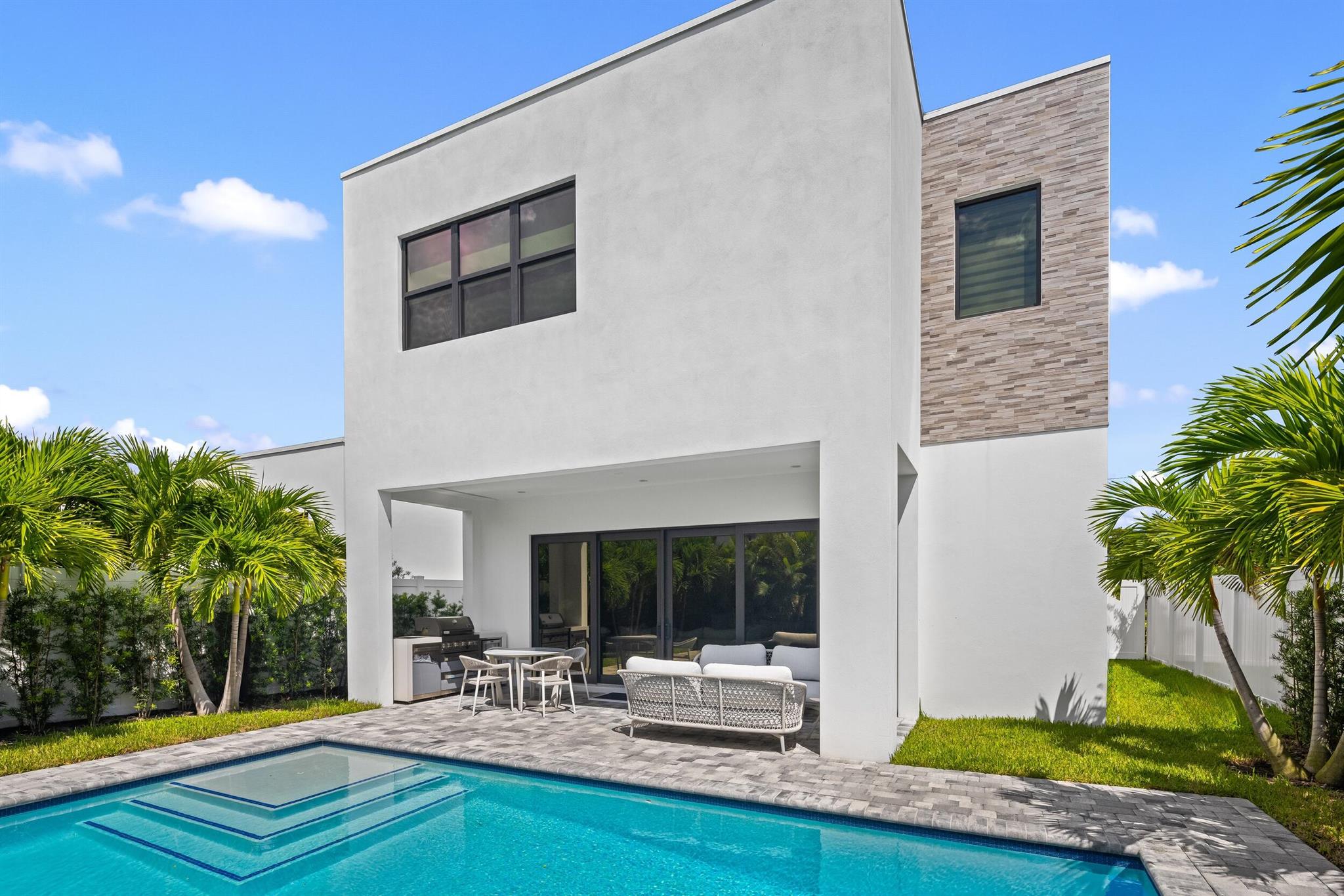 DELRAY MANORS - Residential