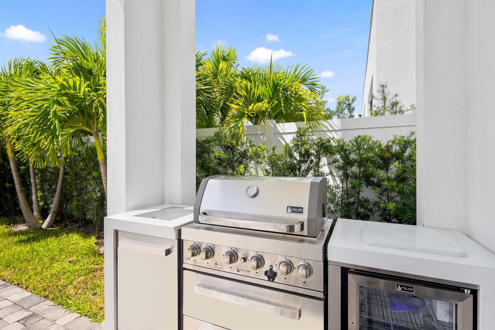 DELRAY MANORS - Residential