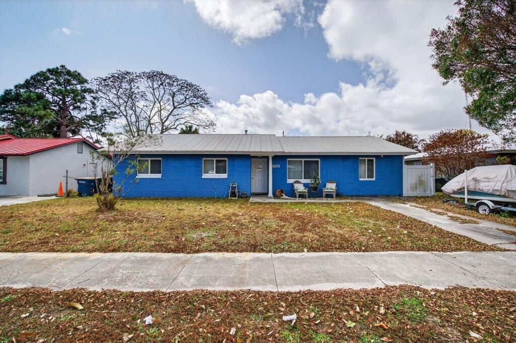 Photo of 3201 Kentucky Avenue, Fort Pierce, FL 34947 (MLS # R11164852)