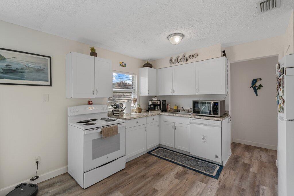 PINECREST ESTATES UNIT 1 - Residential