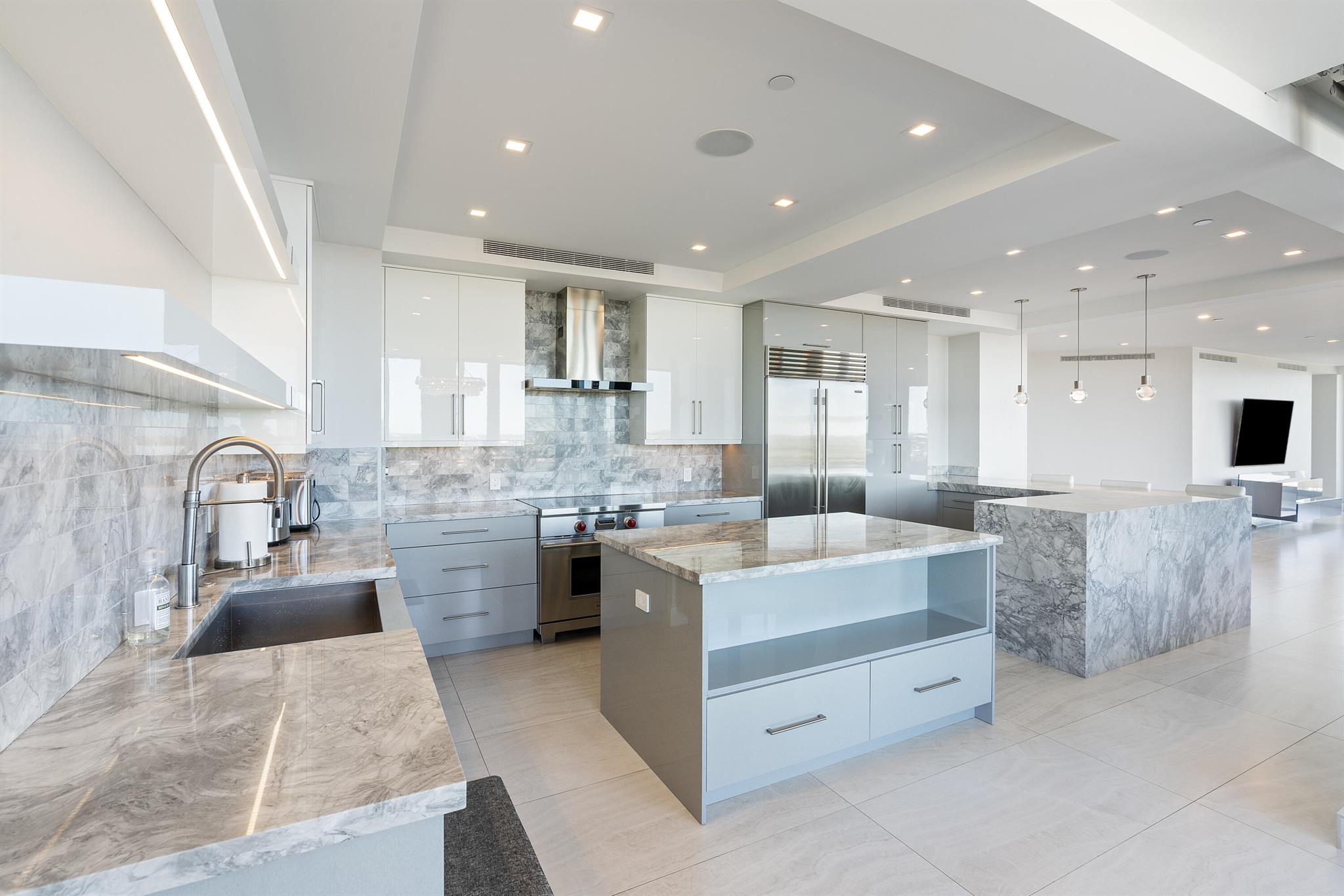 HIGHLANDS PLACE CONDO - Residential