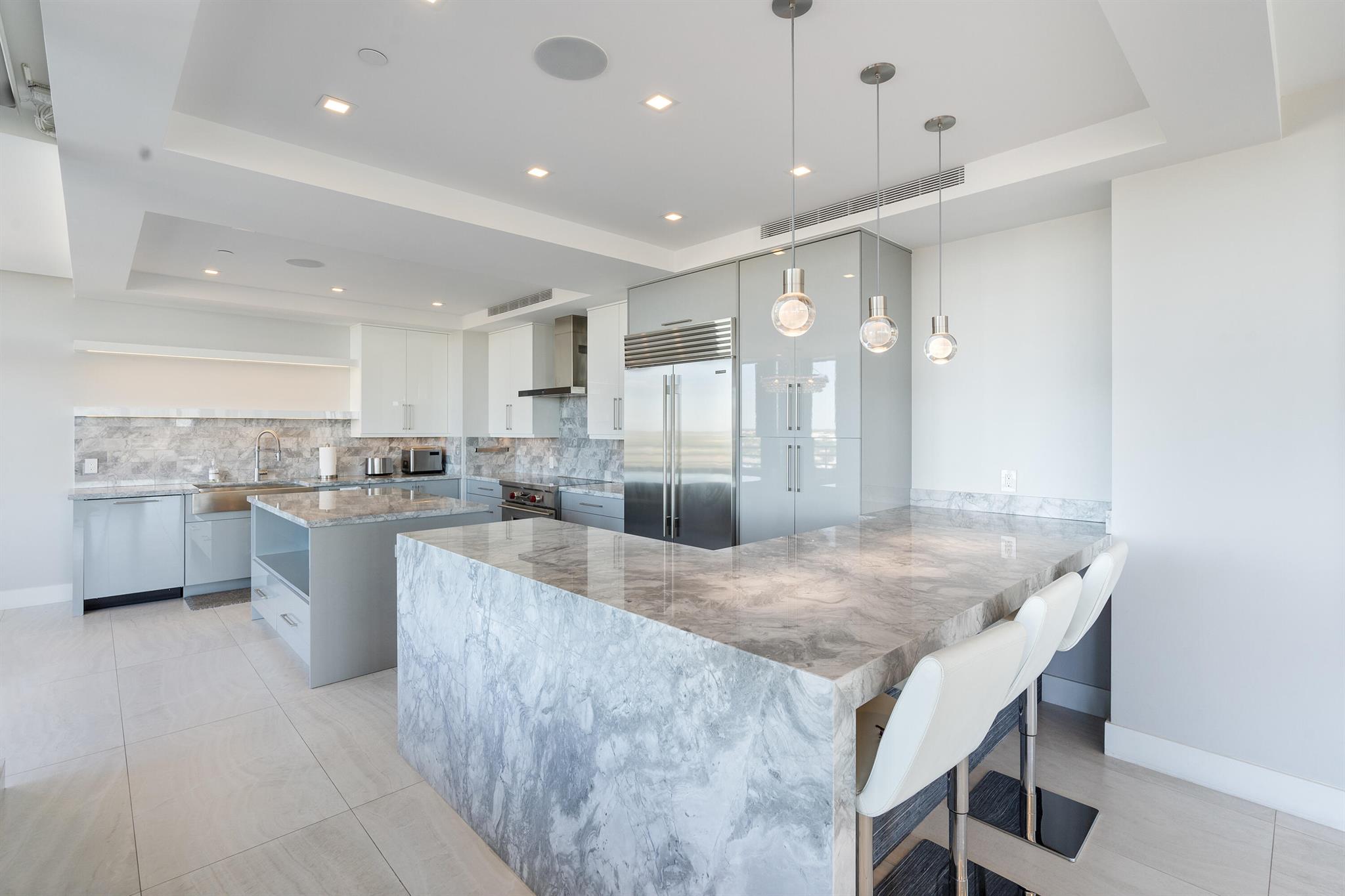 HIGHLANDS PLACE CONDO - Residential