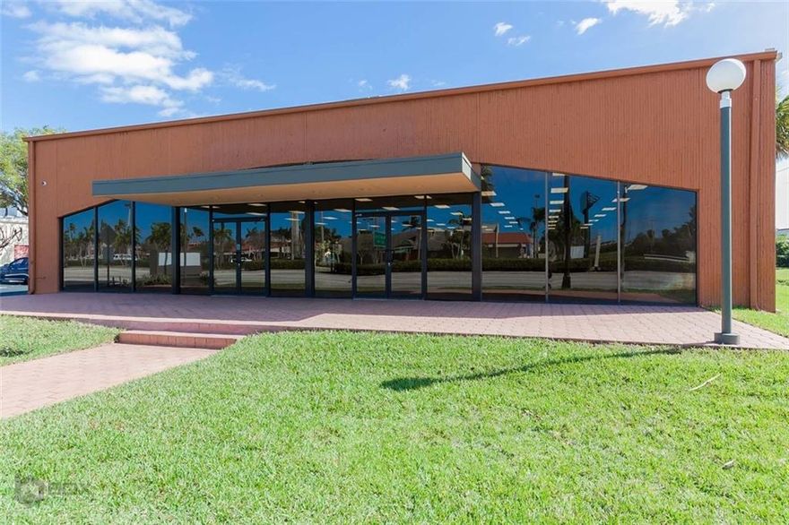 Large open showroom fronting University Drive. ~6,200 sqft, ~1,800 sqft back area with 1 overhead rolling door. Great space for auto parts store, bike store, beauty supply, training, funeral home, furniture store, and many other businesses! Price is modified gross including taxes/property insurance/common areas. Call for more details.