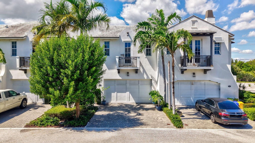 Photo of 910 HAMILTON Lane, Delray Beach, FL 33483 (MLS # B26083074)