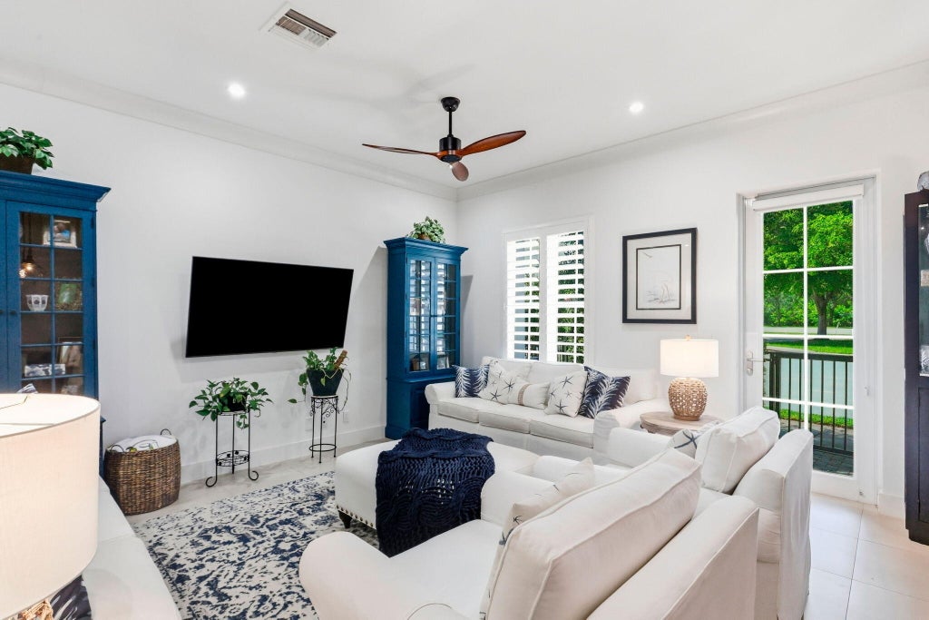 Photo of 910 HAMILTON Lane, Delray Beach, FL 33483 (MLS # B26083074)