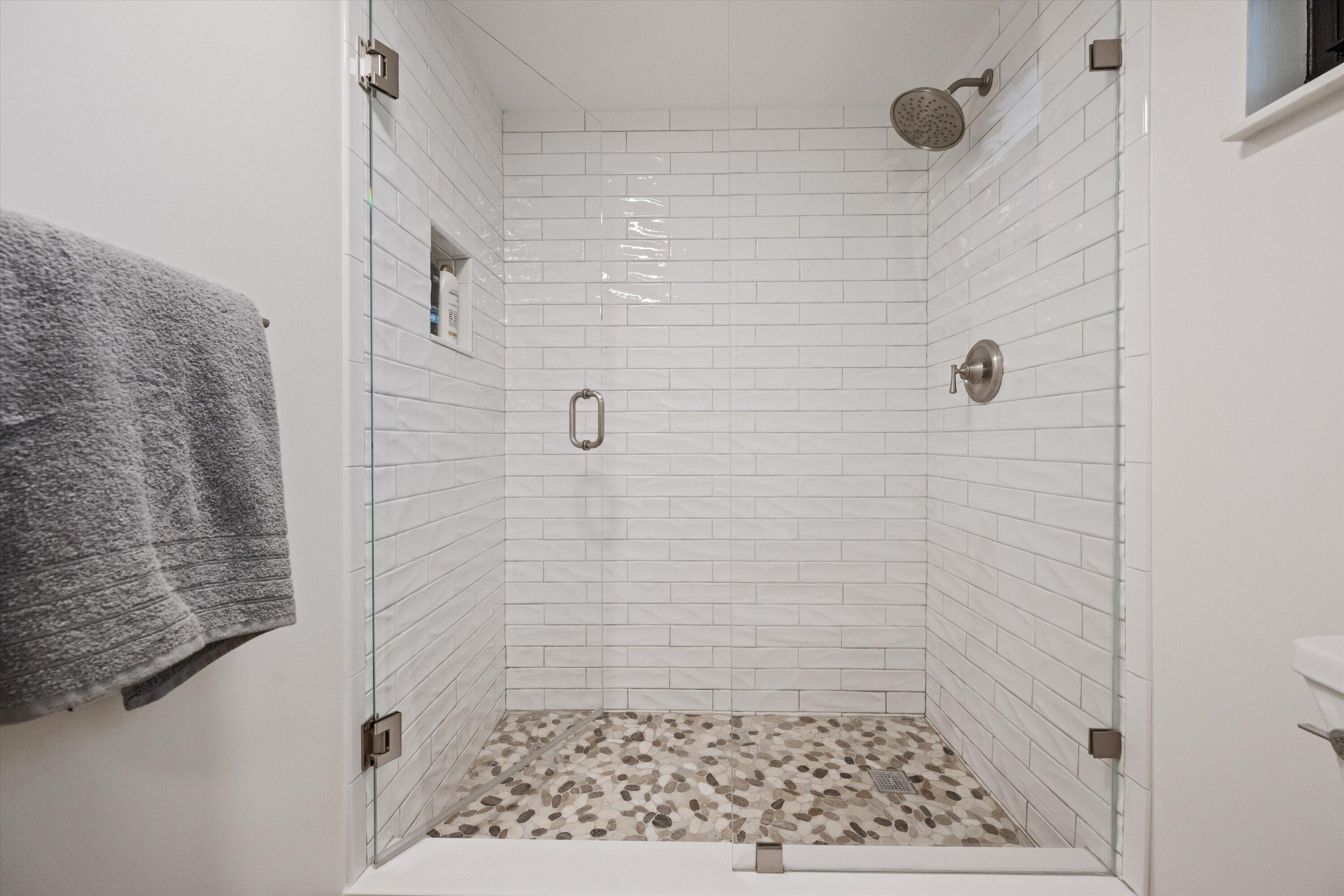 BAGATTELLE CONDO - Residential Lease