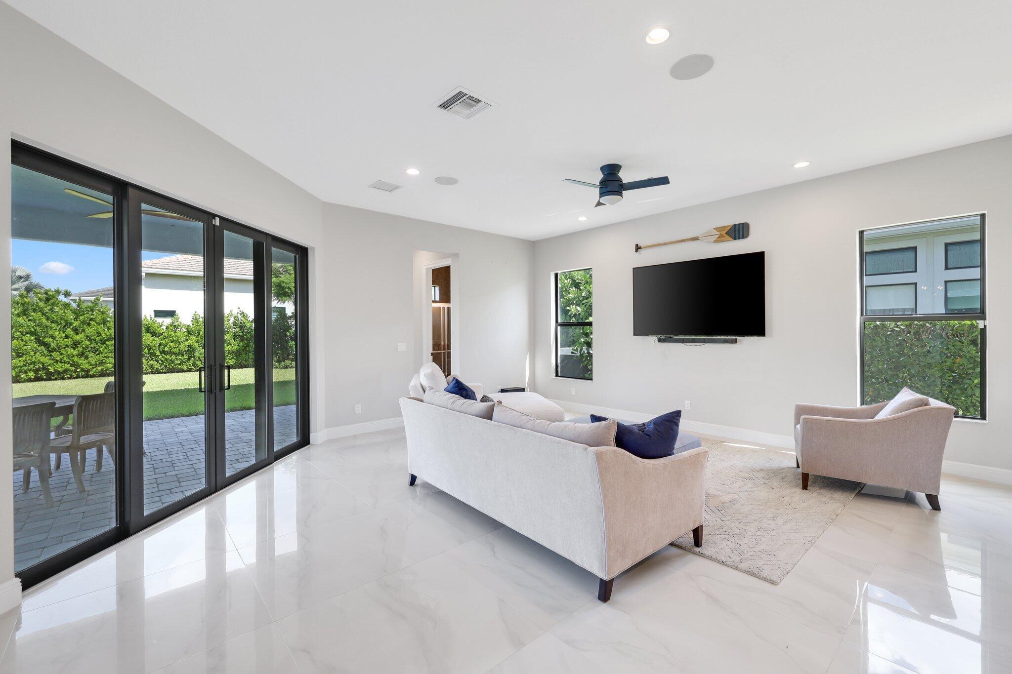 ROYAL PALM POLO PLAT - Residential