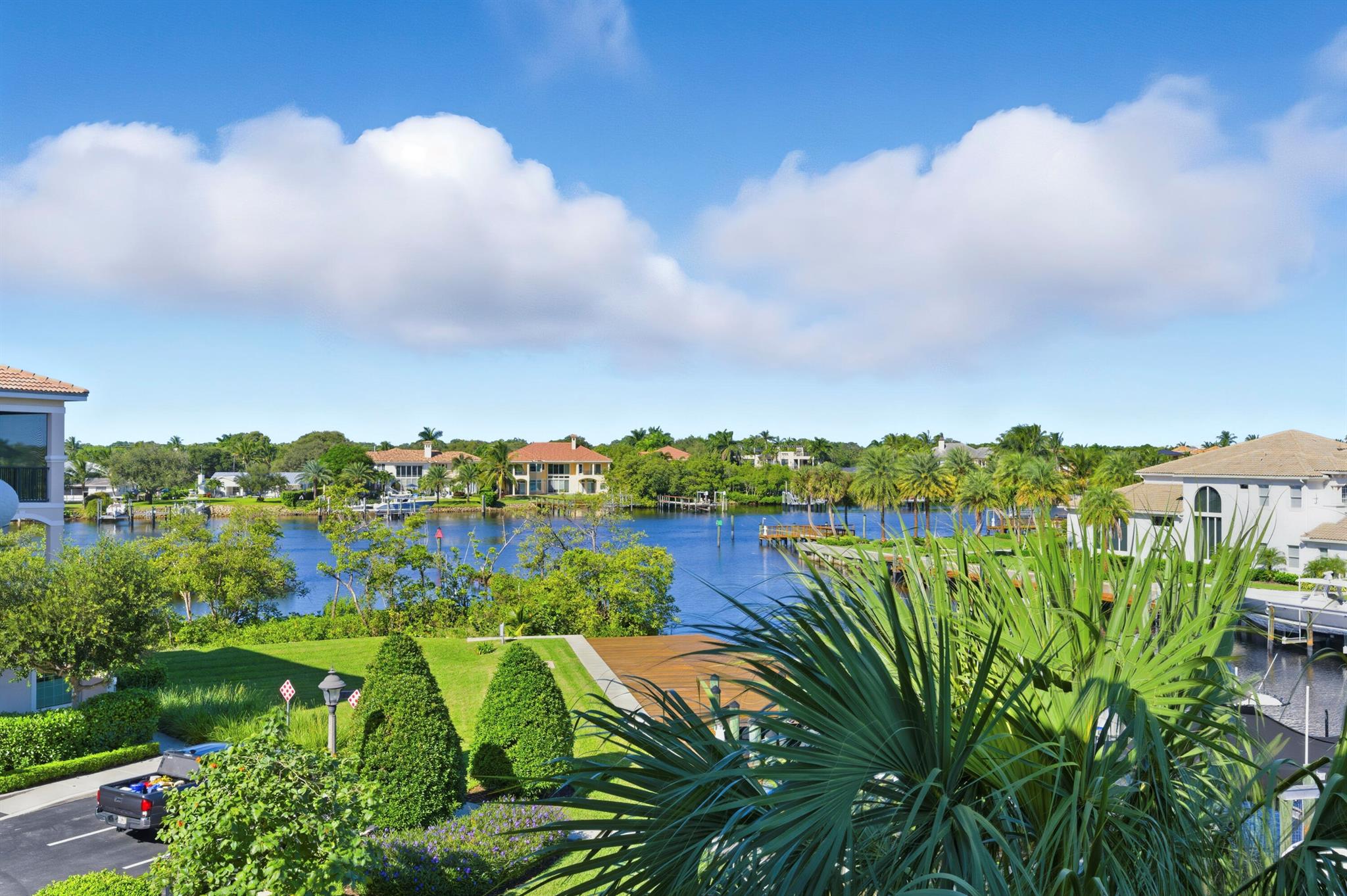 CARRIAGE HOMES AT FRENCHM - Residential