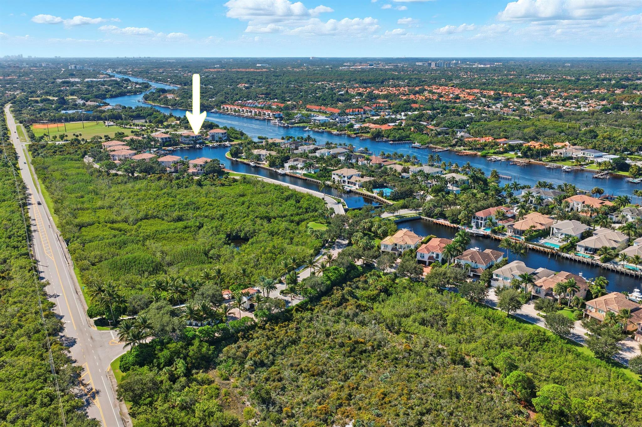 CARRIAGE HOMES AT FRENCHM - Residential