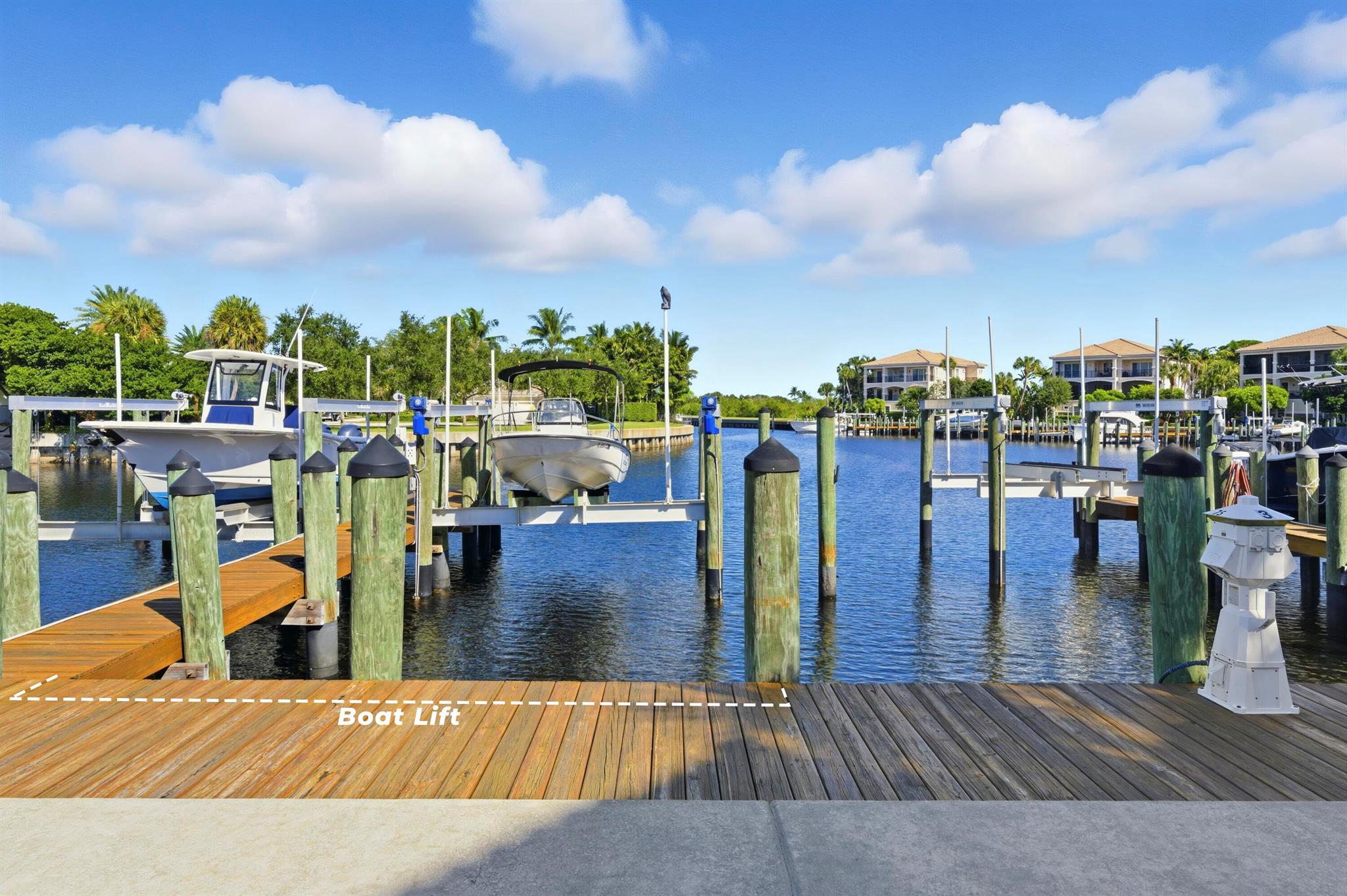 CARRIAGE HOMES AT FRENCHM - Residential