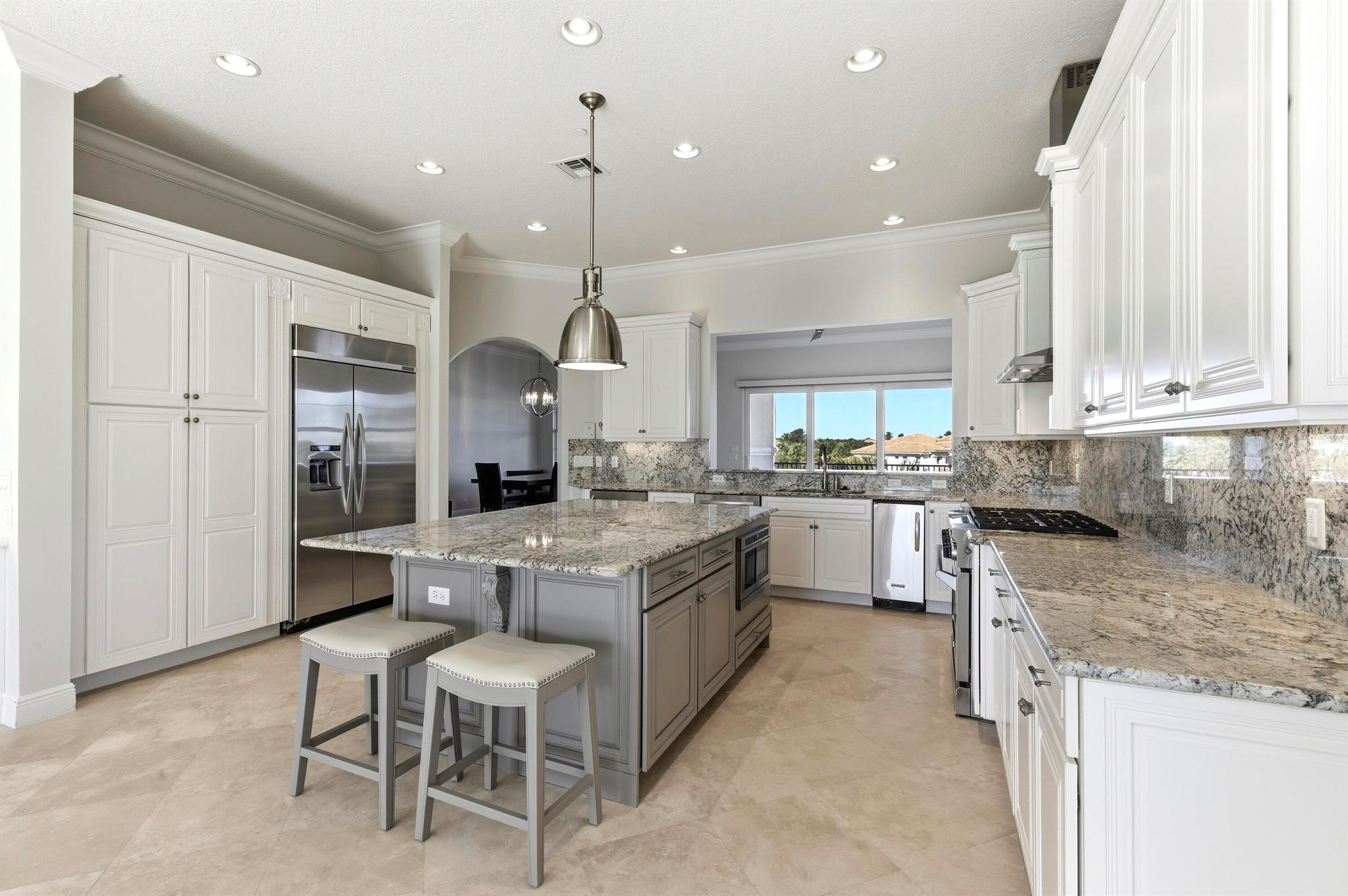 CARRIAGE HOMES AT FRENCHM - Residential