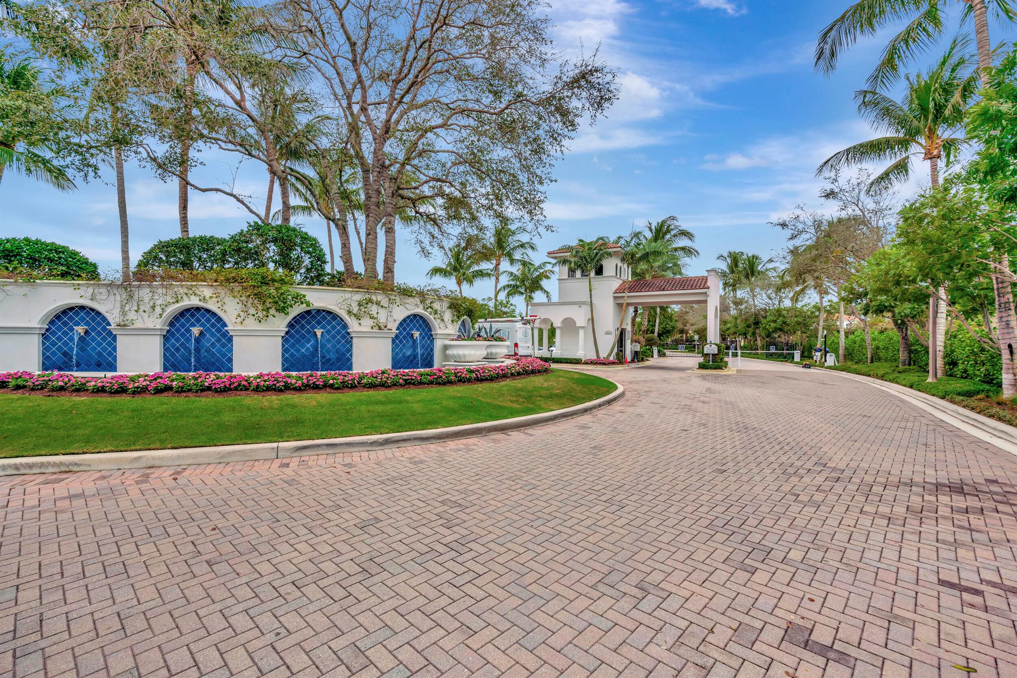 CARRIAGE HOMES AT FRENCHM - Residential