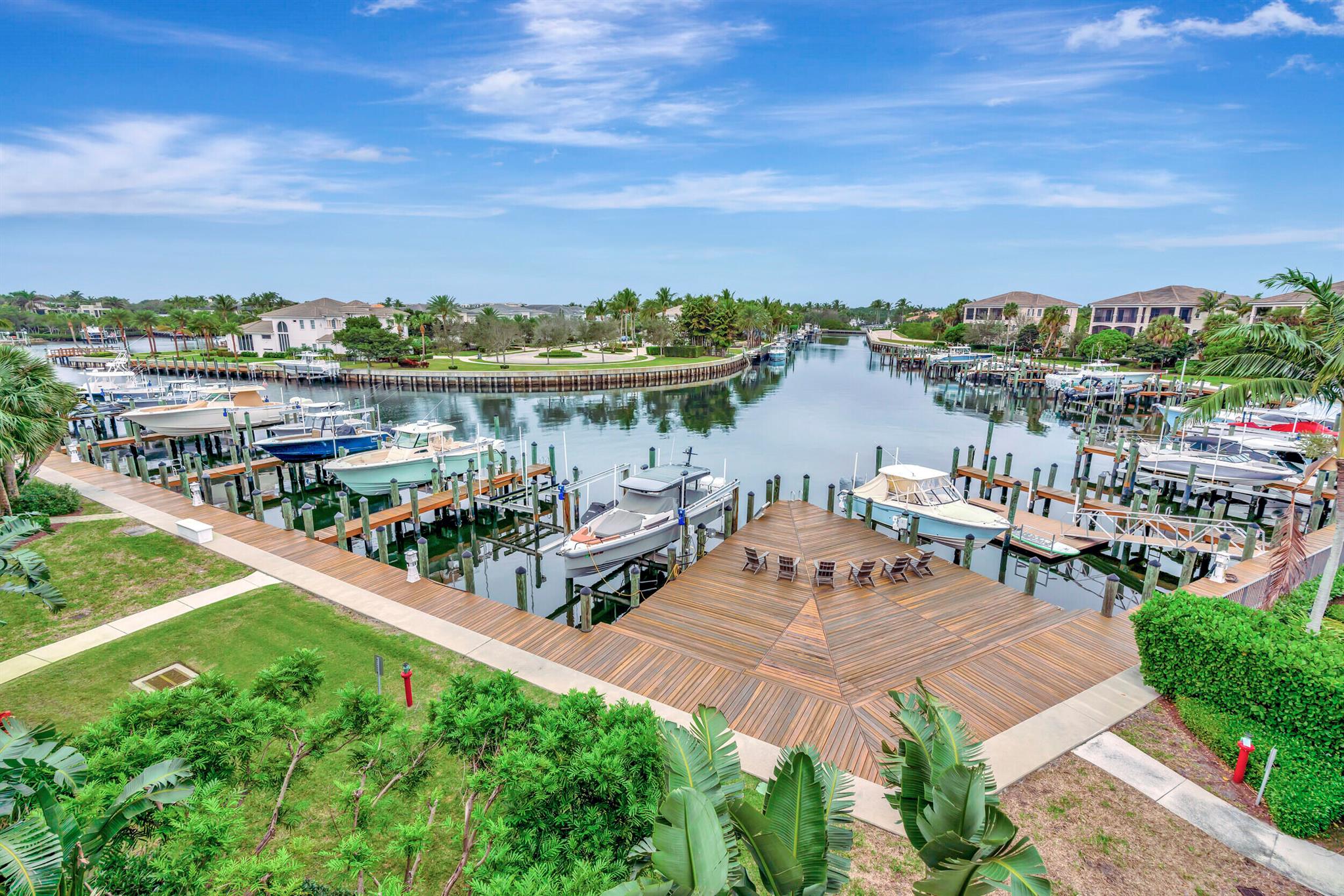 CARRIAGE HOMES AT FRENCHM - Residential