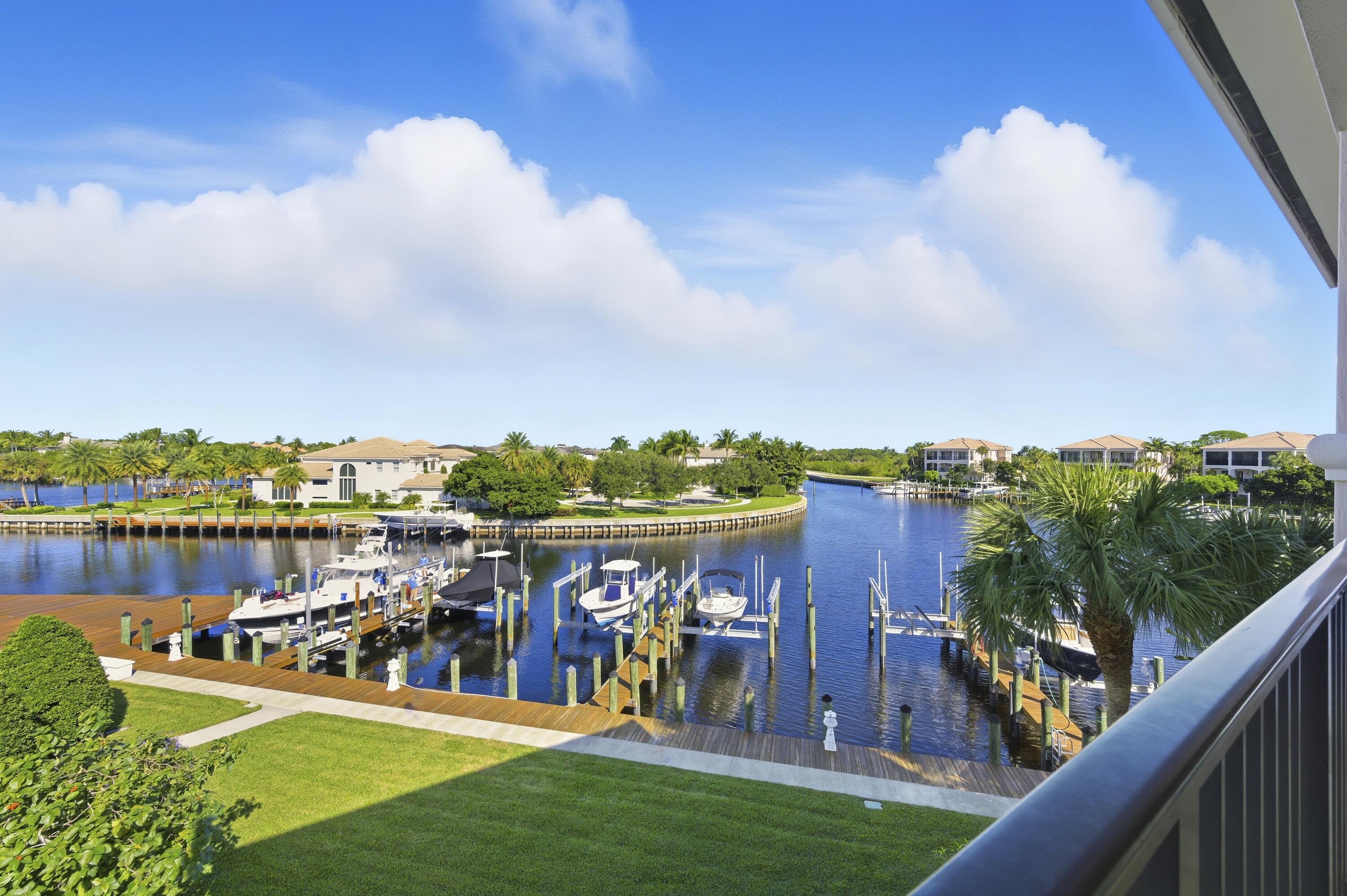 CARRIAGE HOMES AT FRENCHMANS HARBOR CONDO - Residential