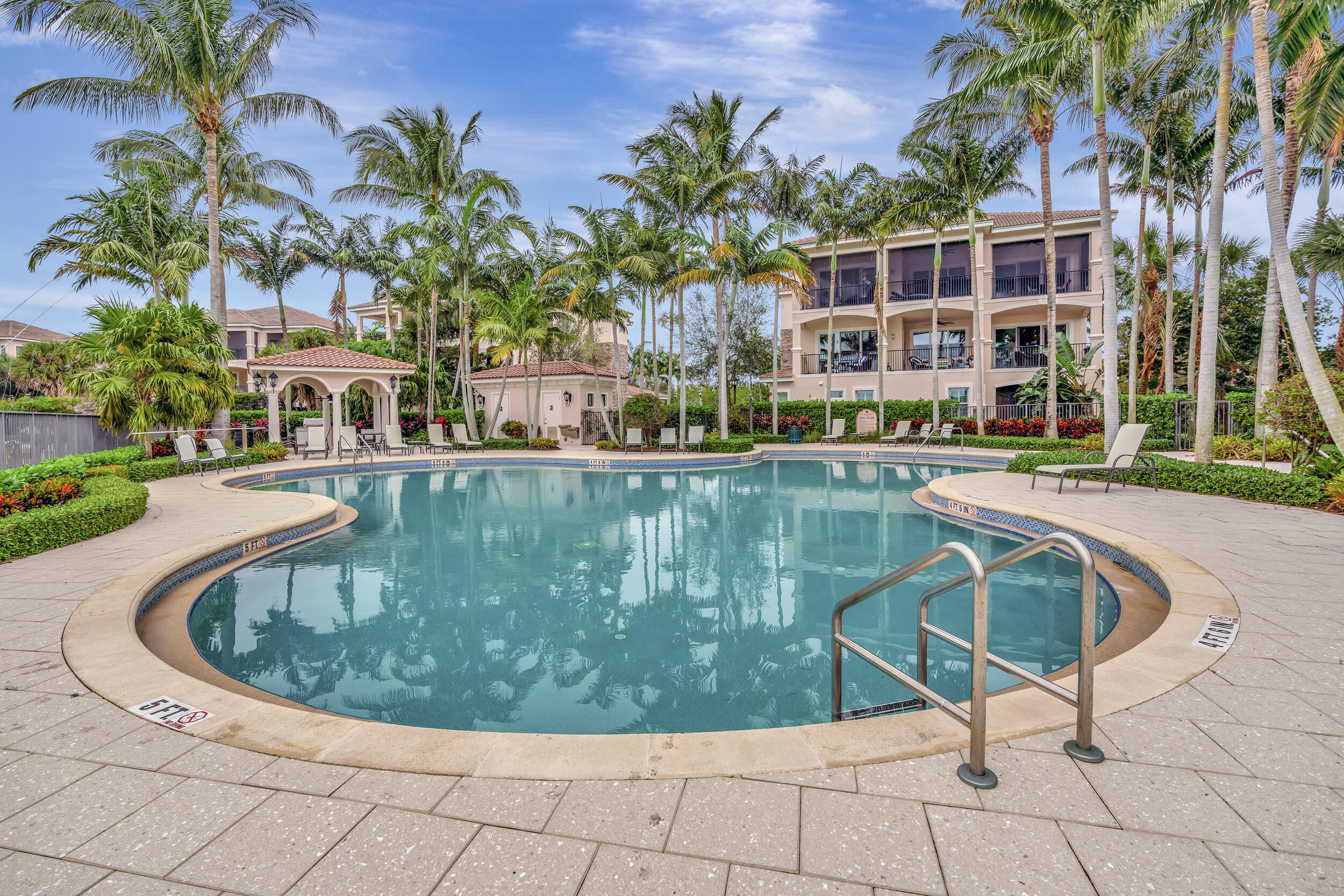 CARRIAGE HOMES AT FRENCHMANS HARBOR CONDO - Residential