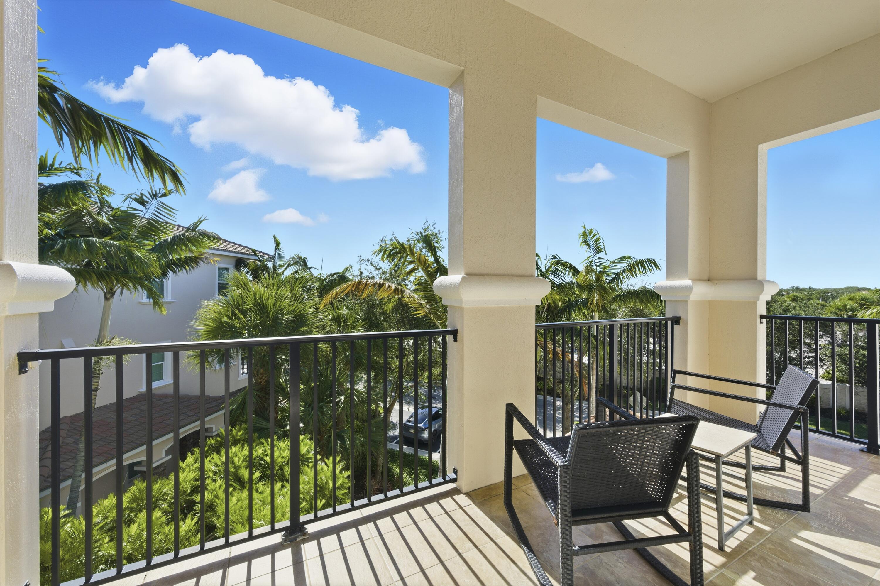 CARRIAGE HOMES AT FRENCHMANS HARBOR CONDO - Residential