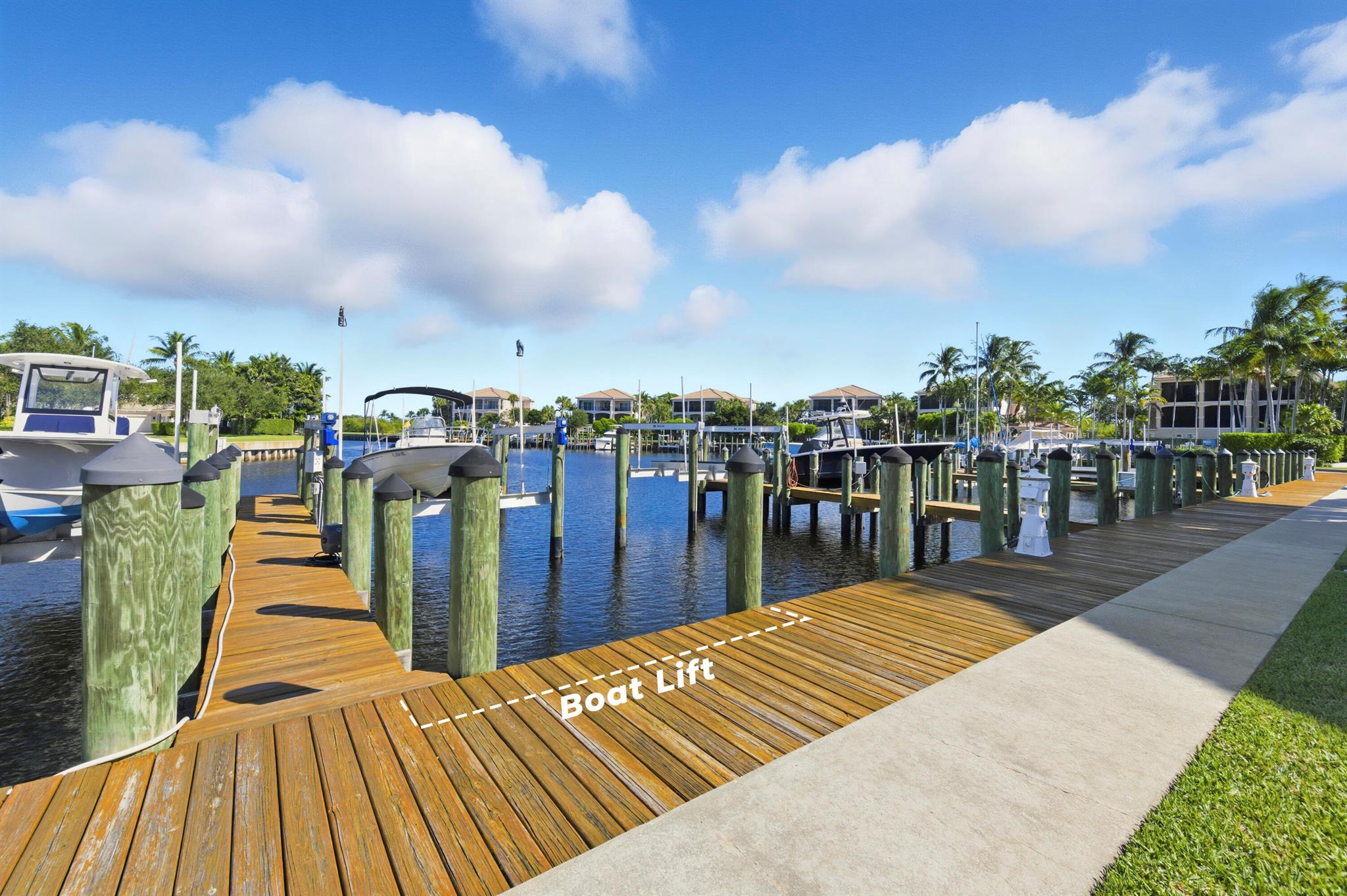 CARRIAGE HOMES AT FRENCHM - Residential