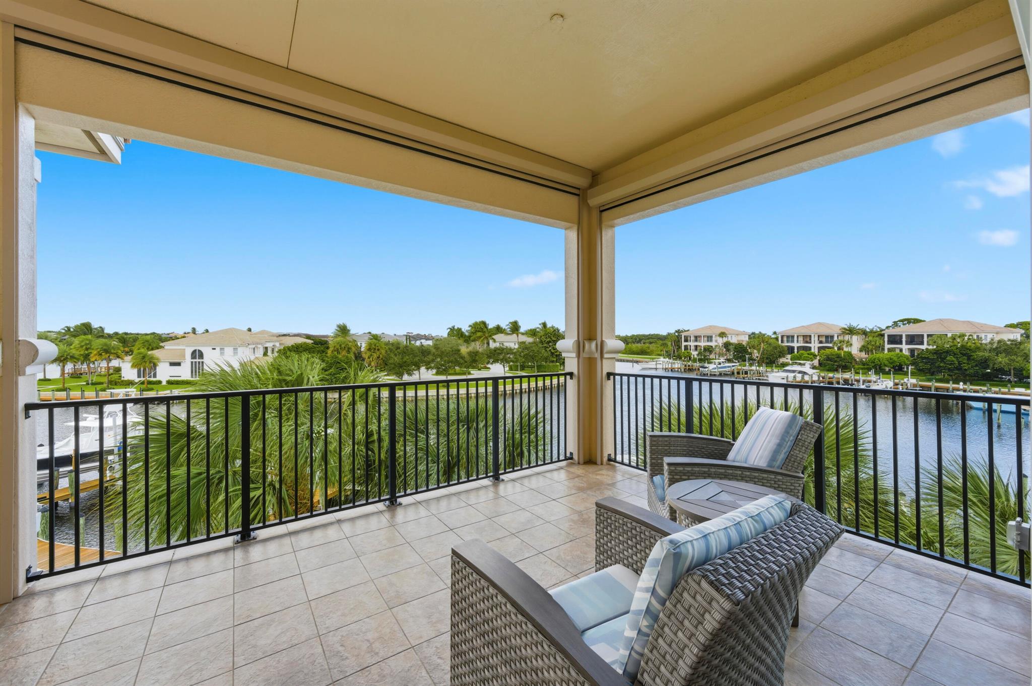 CARRIAGE HOMES AT FRENCHM - Residential