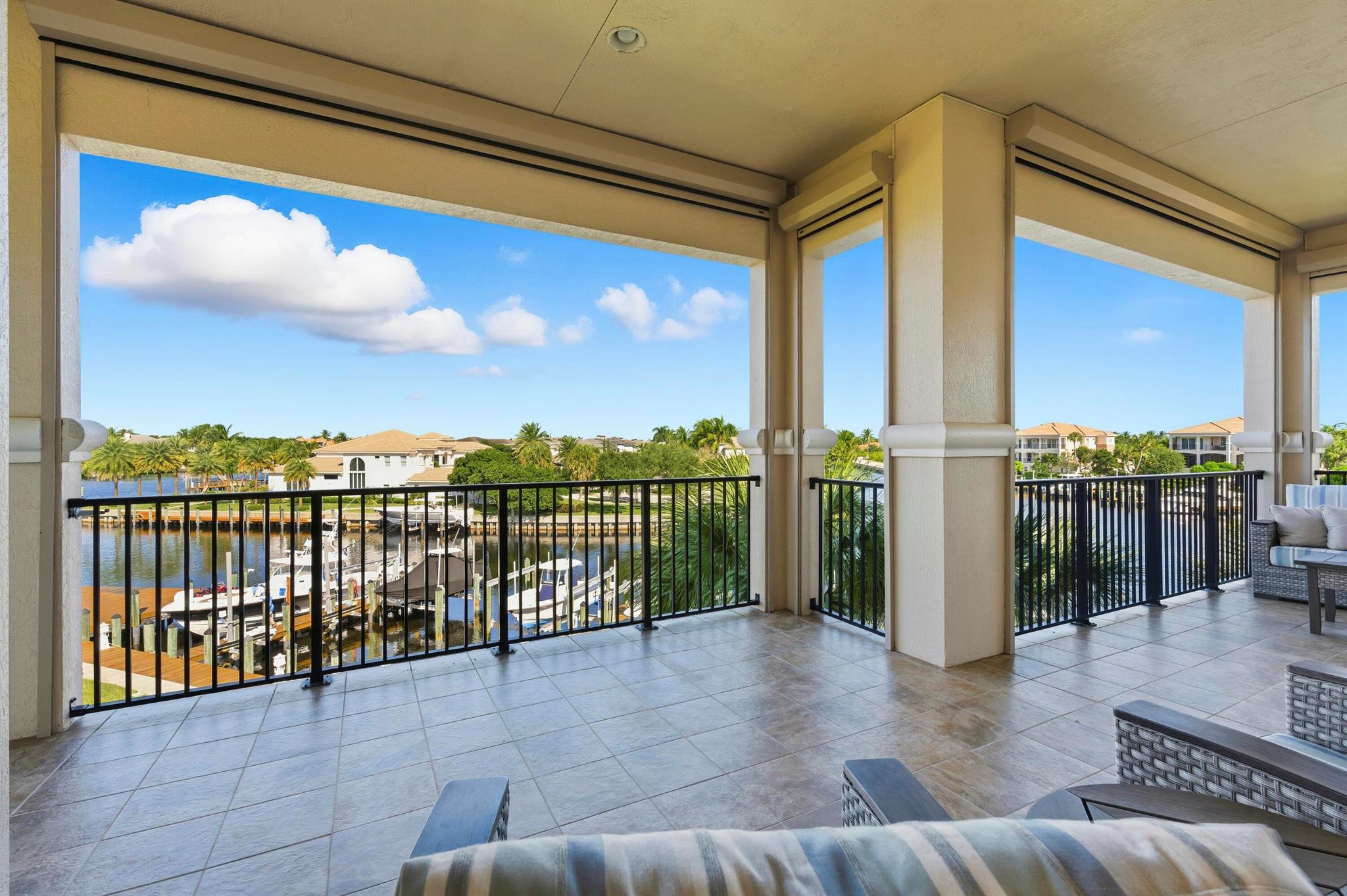 CARRIAGE HOMES AT FRENCHM - Residential