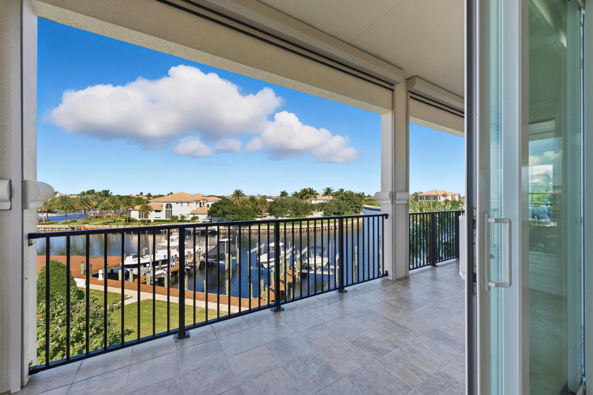 CARRIAGE HOMES AT FRENCHM - Residential