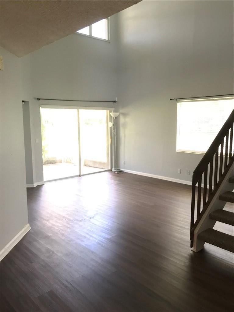Properties 7721 STONE HARBOUR Drive 4