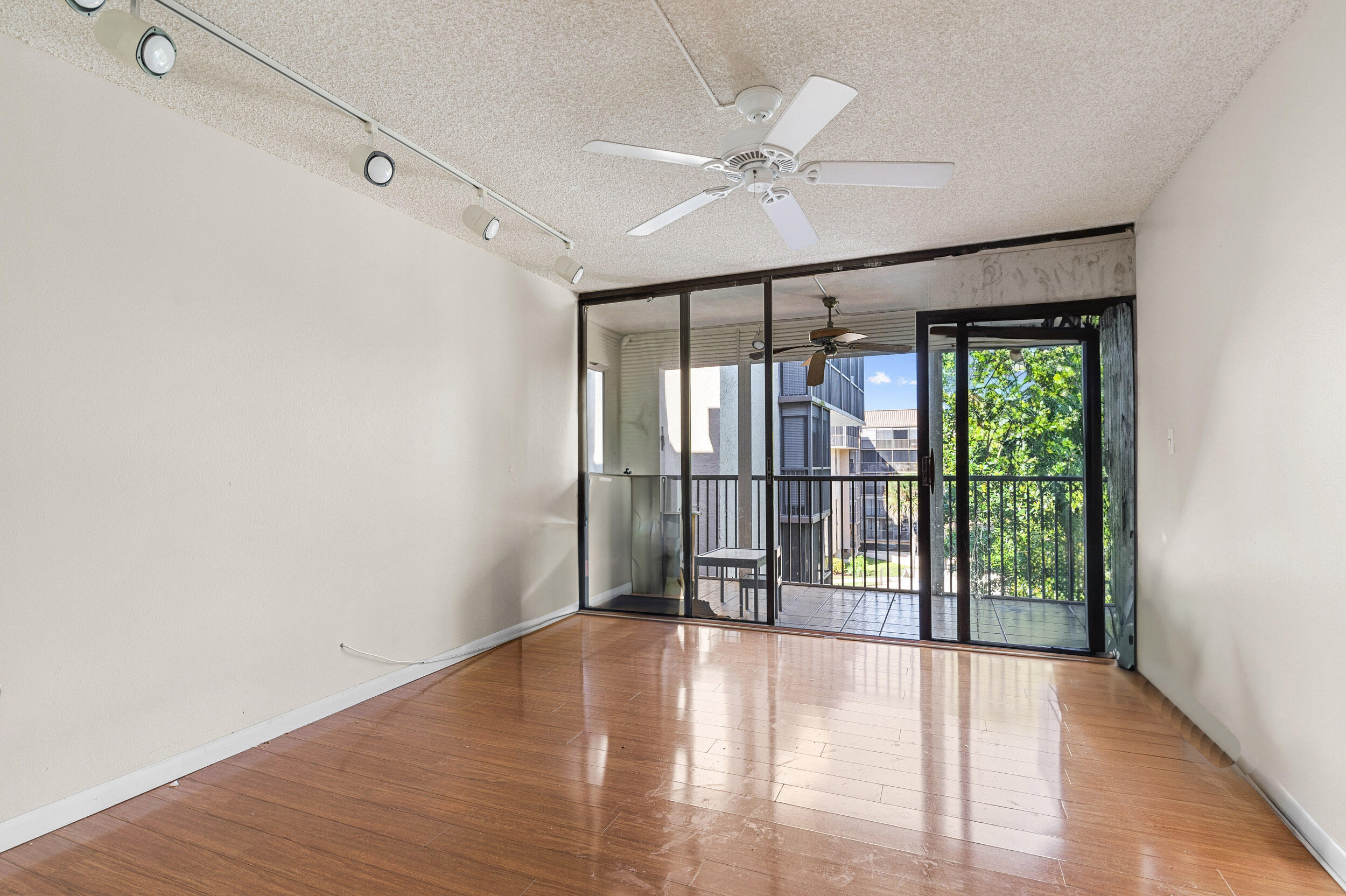 GRANDVIEW AT EMERALD HILLS CONDO - Residential